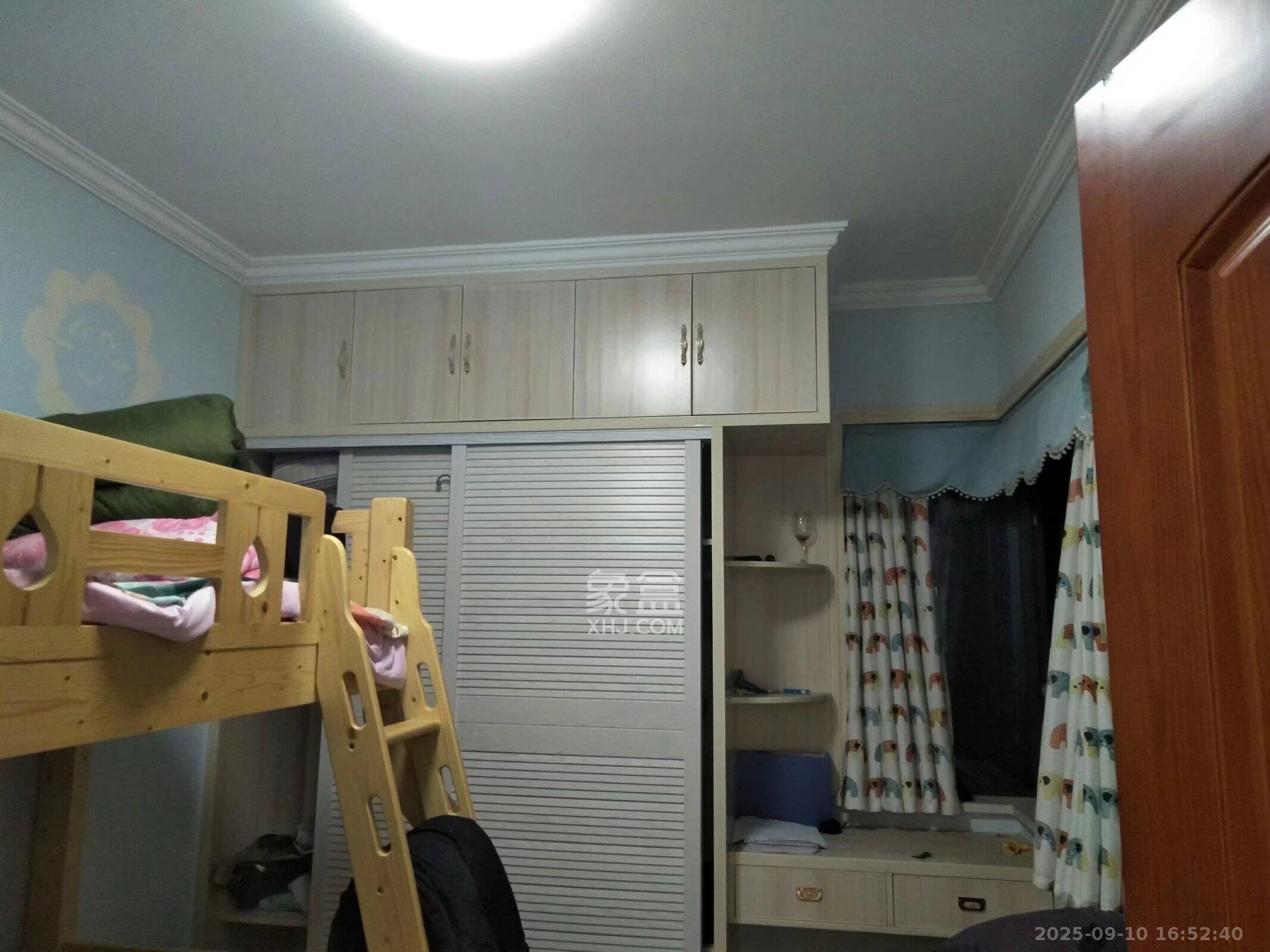 汇一城(汇壹公馆)  2室2厅1卫    2300.0元/月 汇一城(汇壹公馆)  2室2厅1卫    2300.0元/月室内图