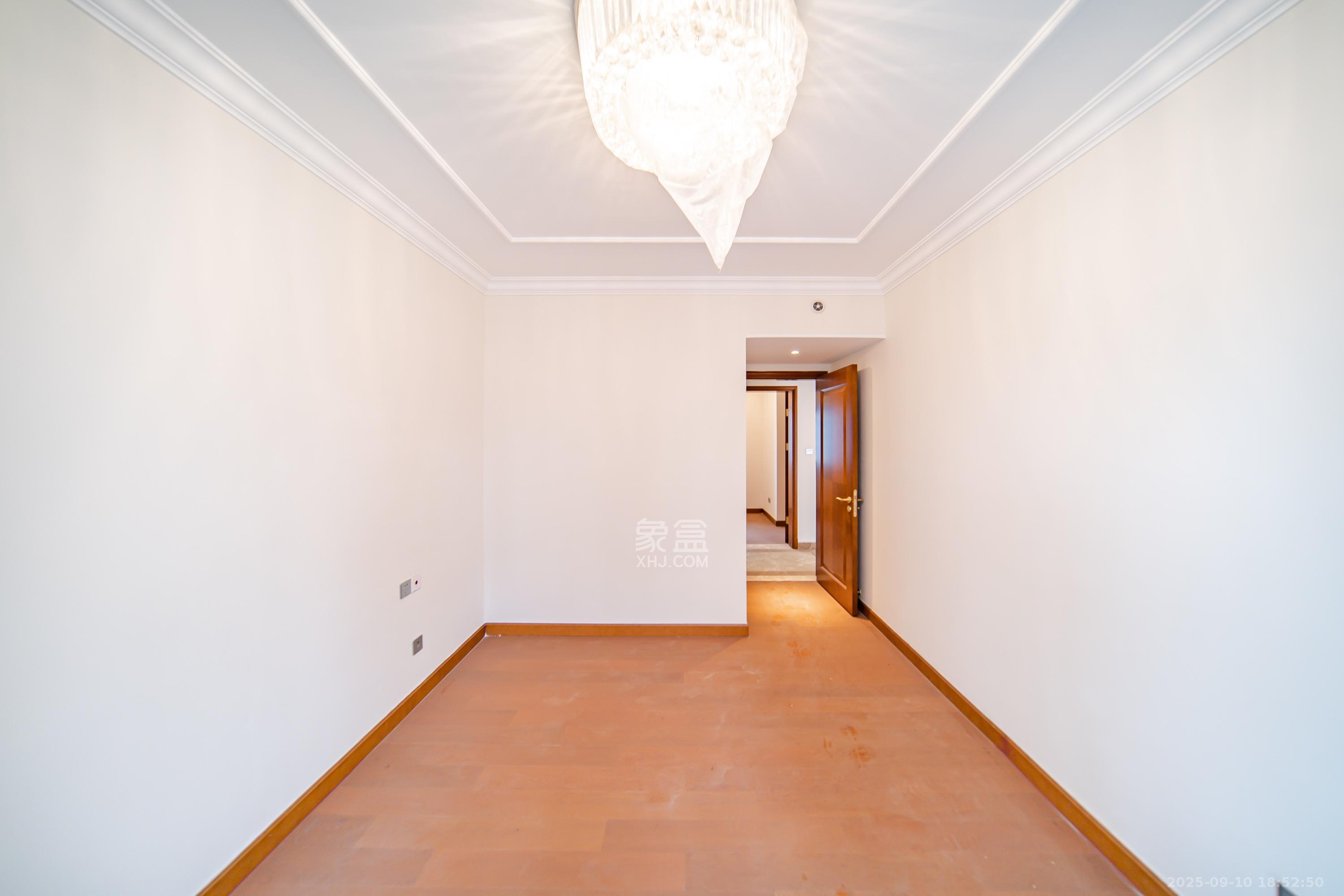 恒大文化旅游城A区  3室2厅1卫    65.0万卧室