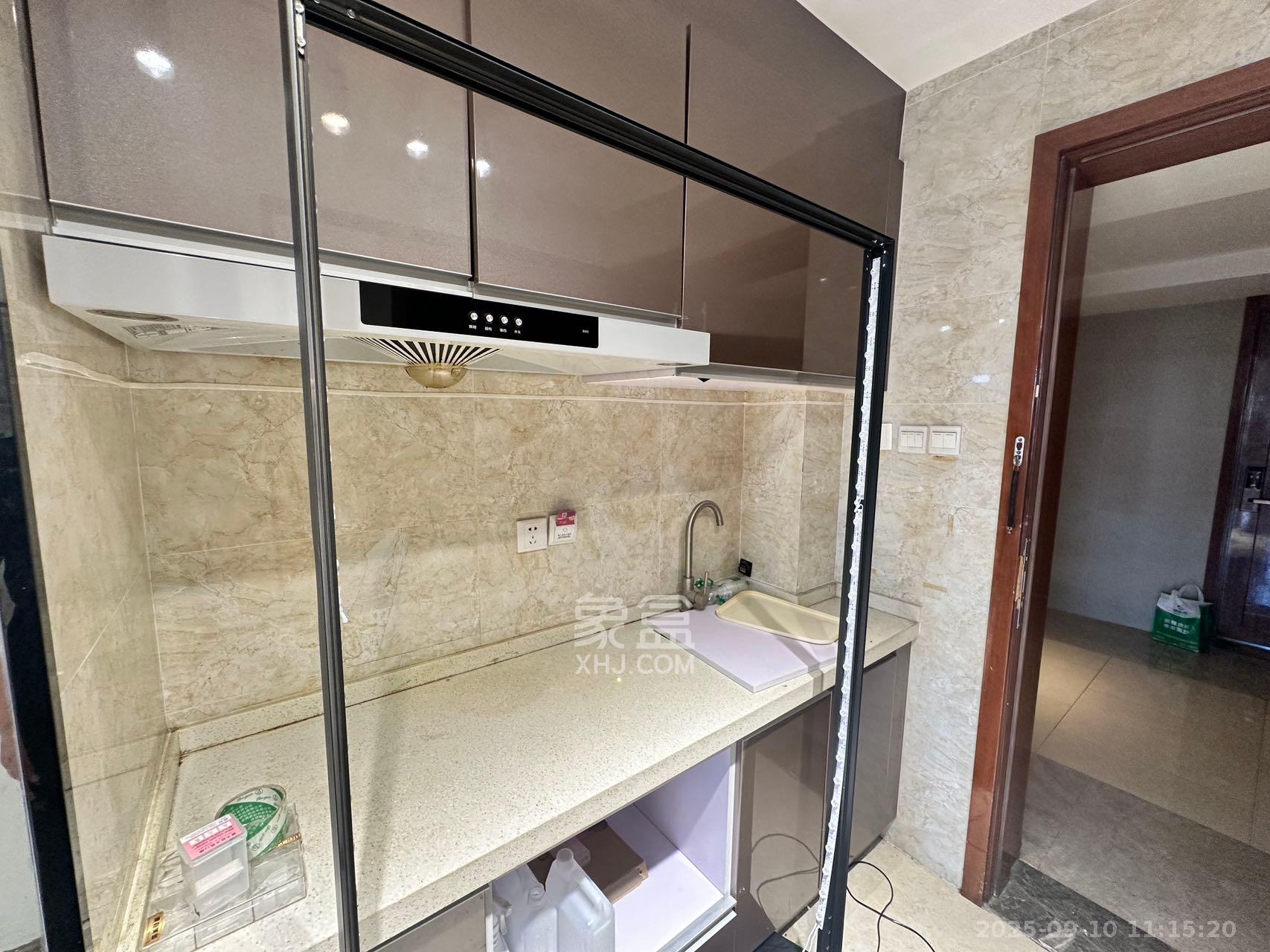 德思勤城市广场(宝格丽公寓) 1室1厅1卫 2300.0元/月 德思勤城市广场(宝格丽公寓) 1室1厅1卫 2300.0元/月室内图