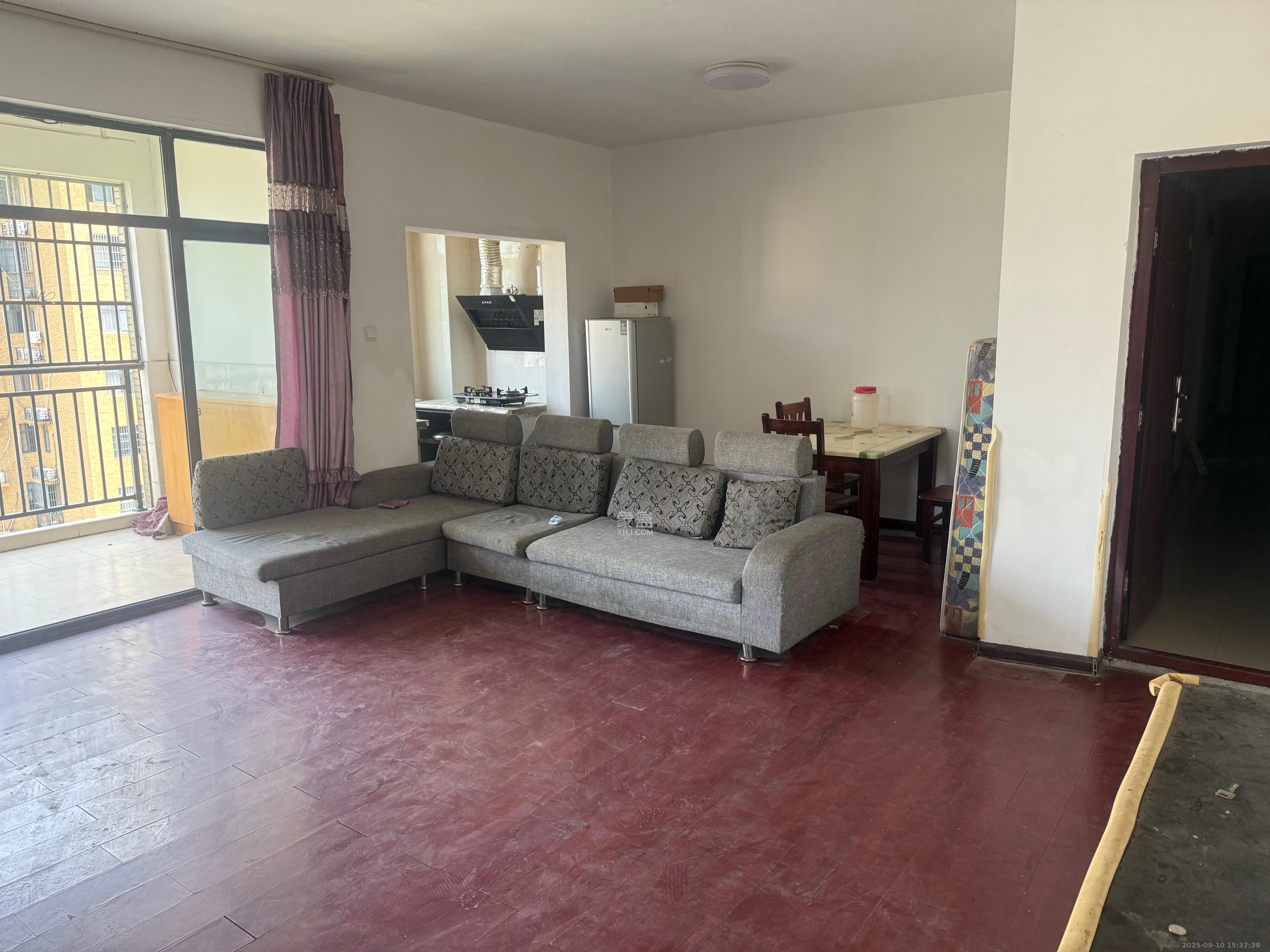 香芙嘉园(广铁湘府嘉园)  3室2厅1卫    2000.0元/月 香芙嘉园(广铁湘府嘉园)  3室2厅1卫    2000.0元/月