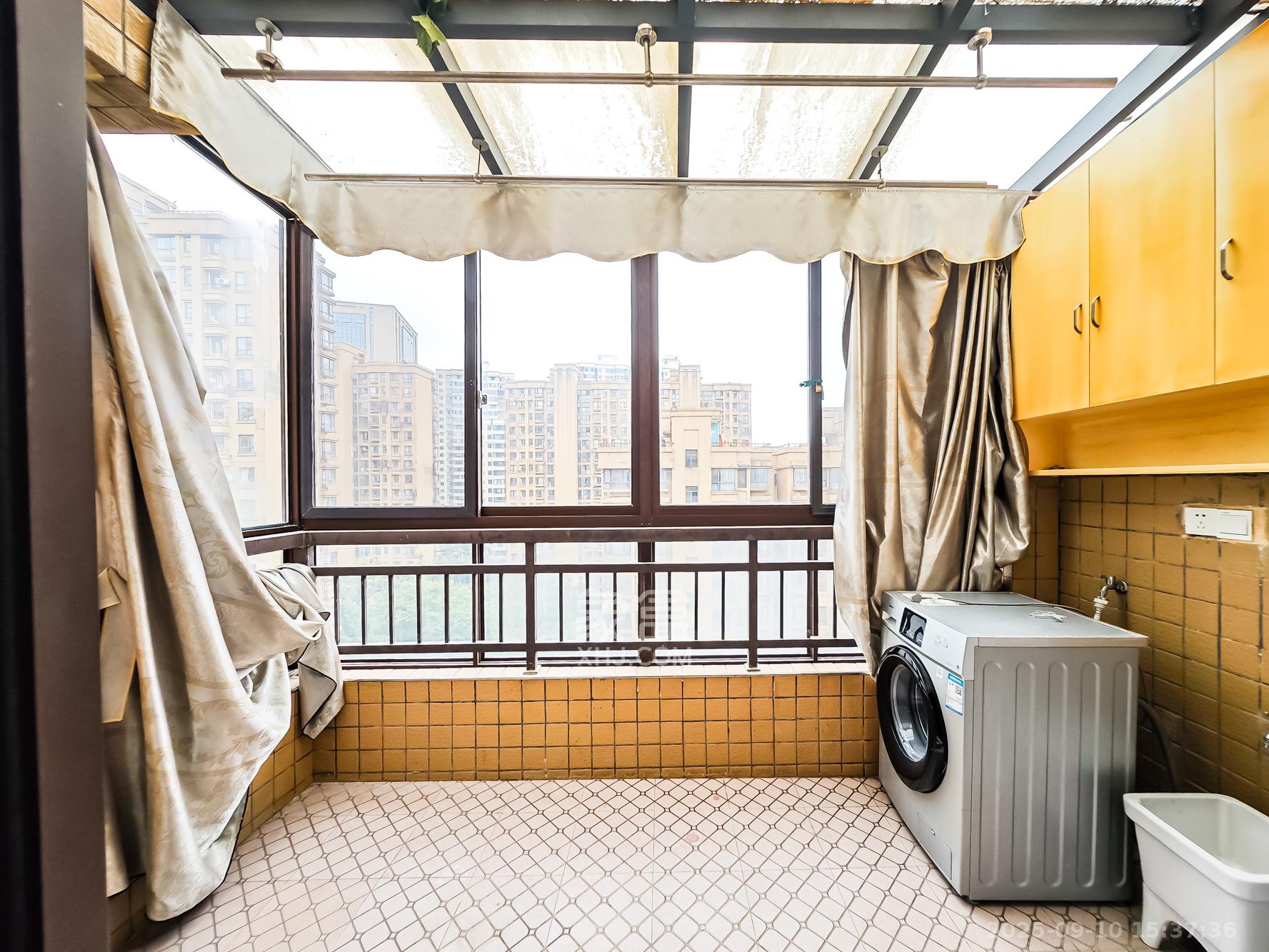 山语城二期  3室1厅1卫    58.0万 山语城二期  3室1厅1卫    58.0万阳台