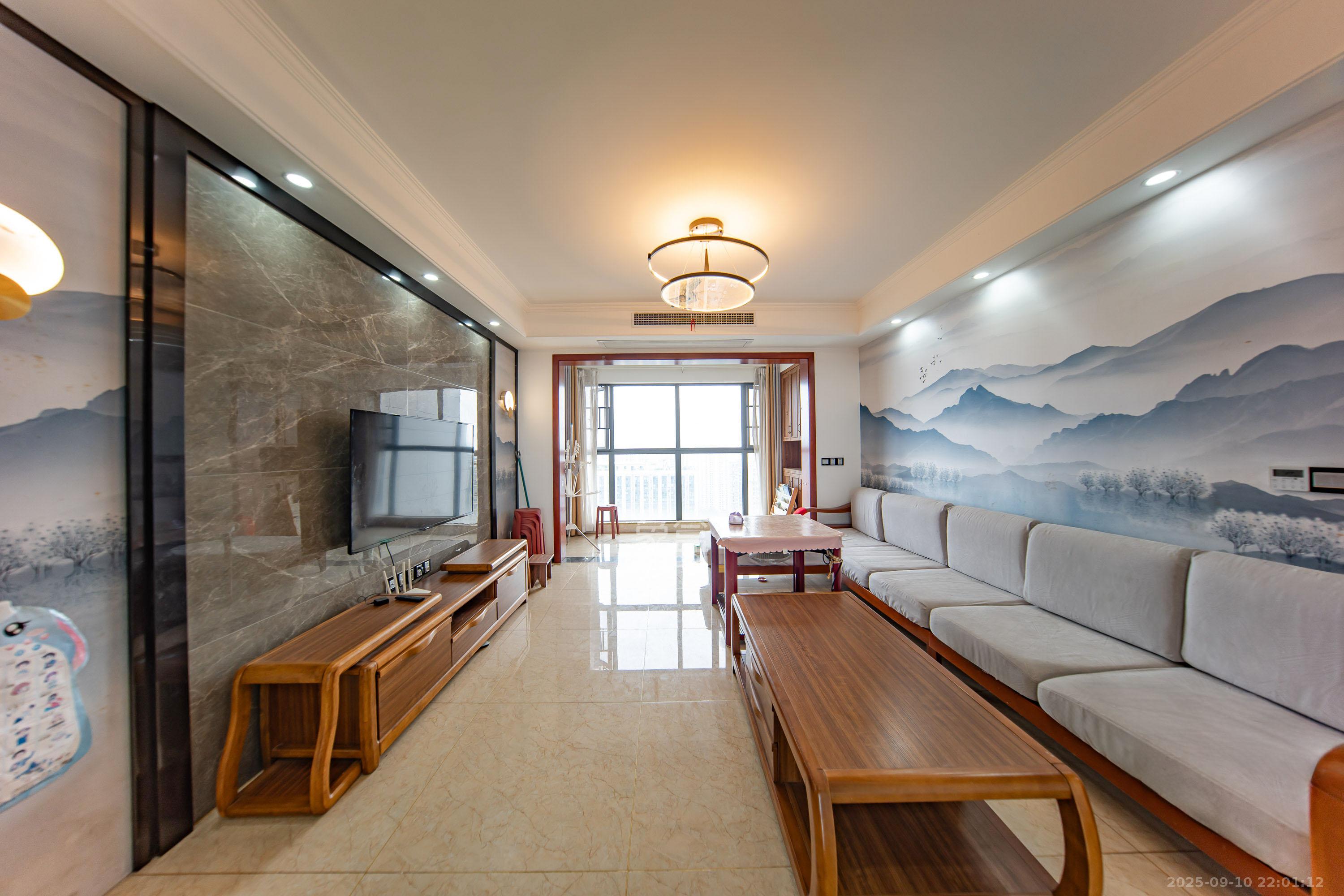 南山十里天池  3室2厅2卫    130.0万 南山十里天池  3室2厅2卫    130.0万客厅