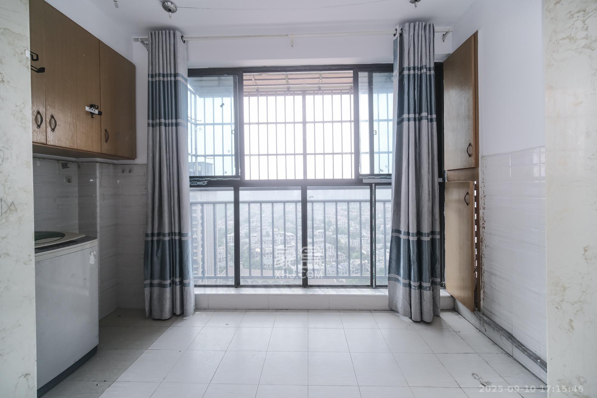 盛地春天里 1室2厅1卫 60.0万 盛地春天里 1室2厅1卫 60.0万阳台