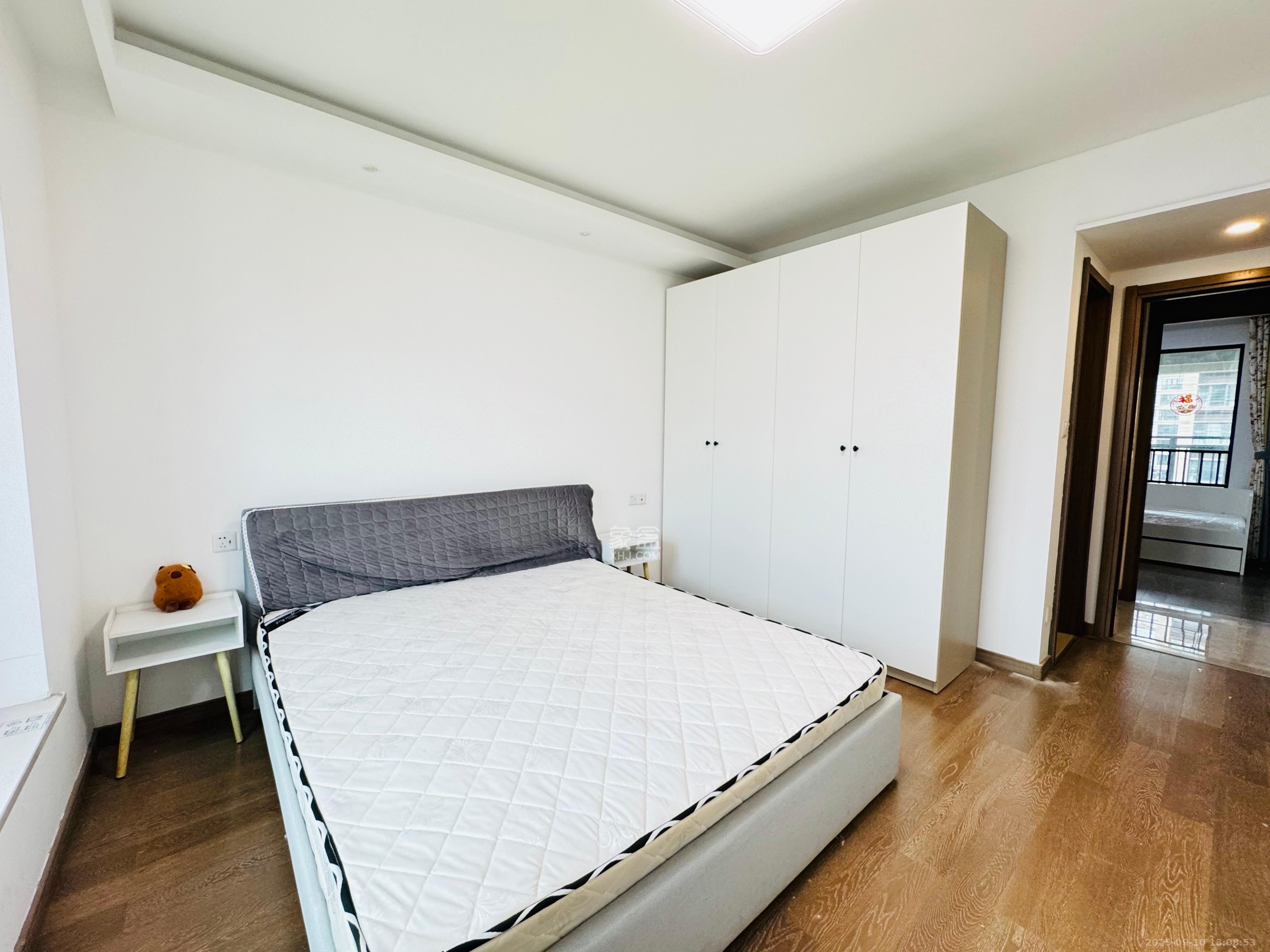 龙湖铂金中心（龙湖春江郦城）  3室2厅2卫    4000.0元/月室内图