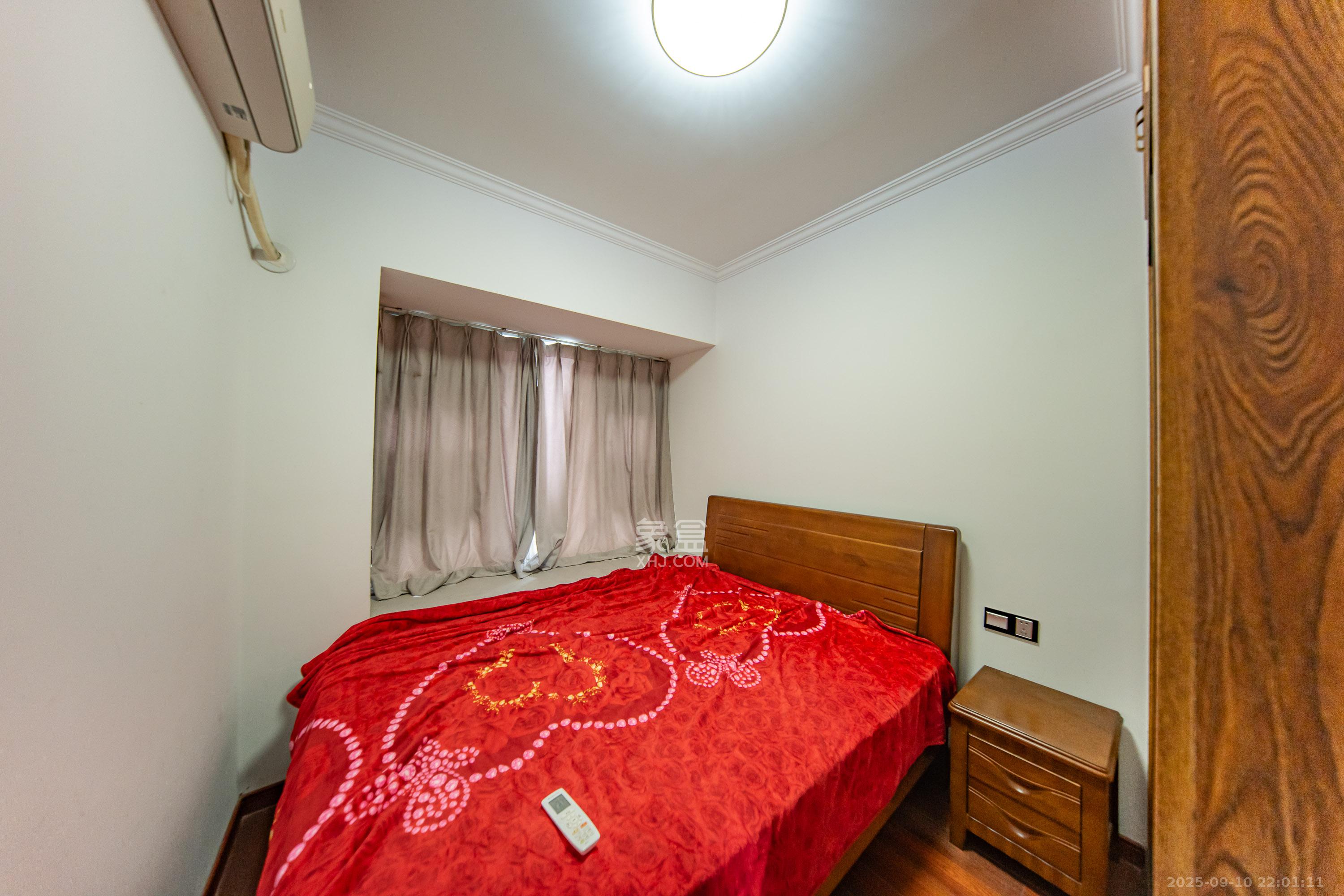 南山十里天池  3室2厅2卫    130.0万 南山十里天池  3室2厅2卫    130.0万卧室