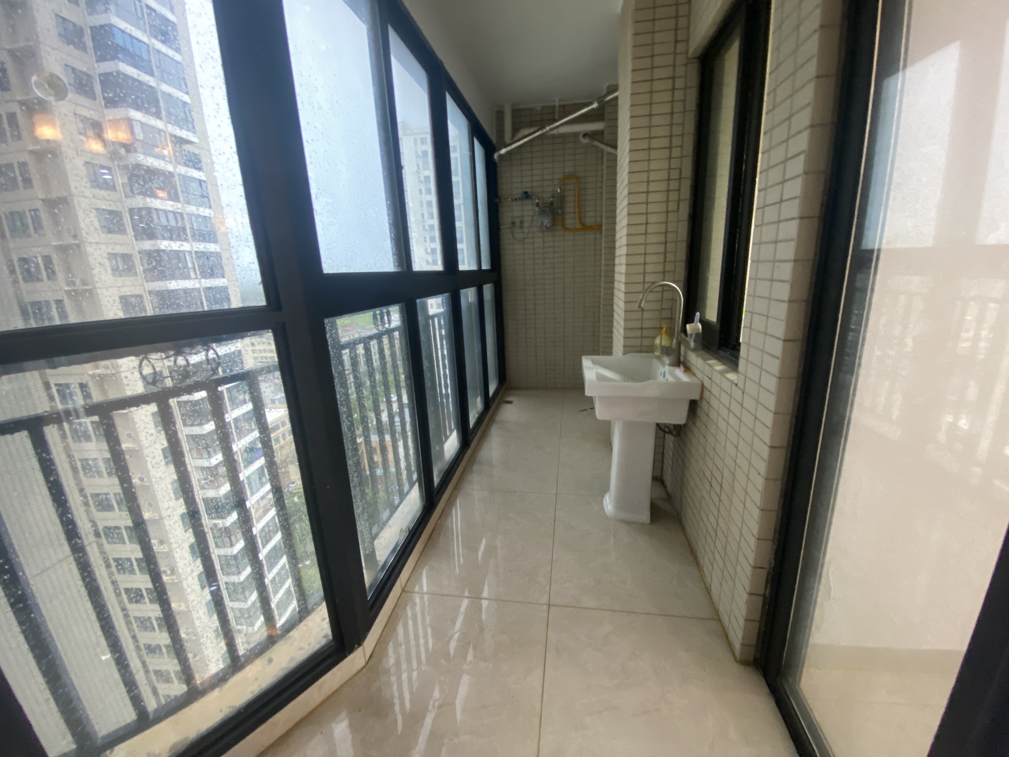 万景峰一期  3室2厅2卫    2500.0元/月室内图