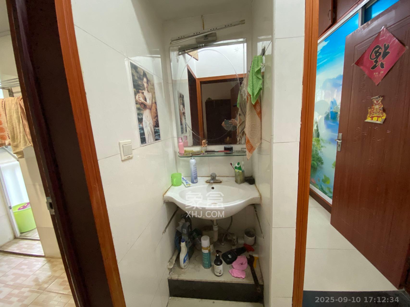 麓山枫情  3室2厅1卫    2300.0元/月 麓山枫情  3室2厅1卫    2300.0元/月室内图