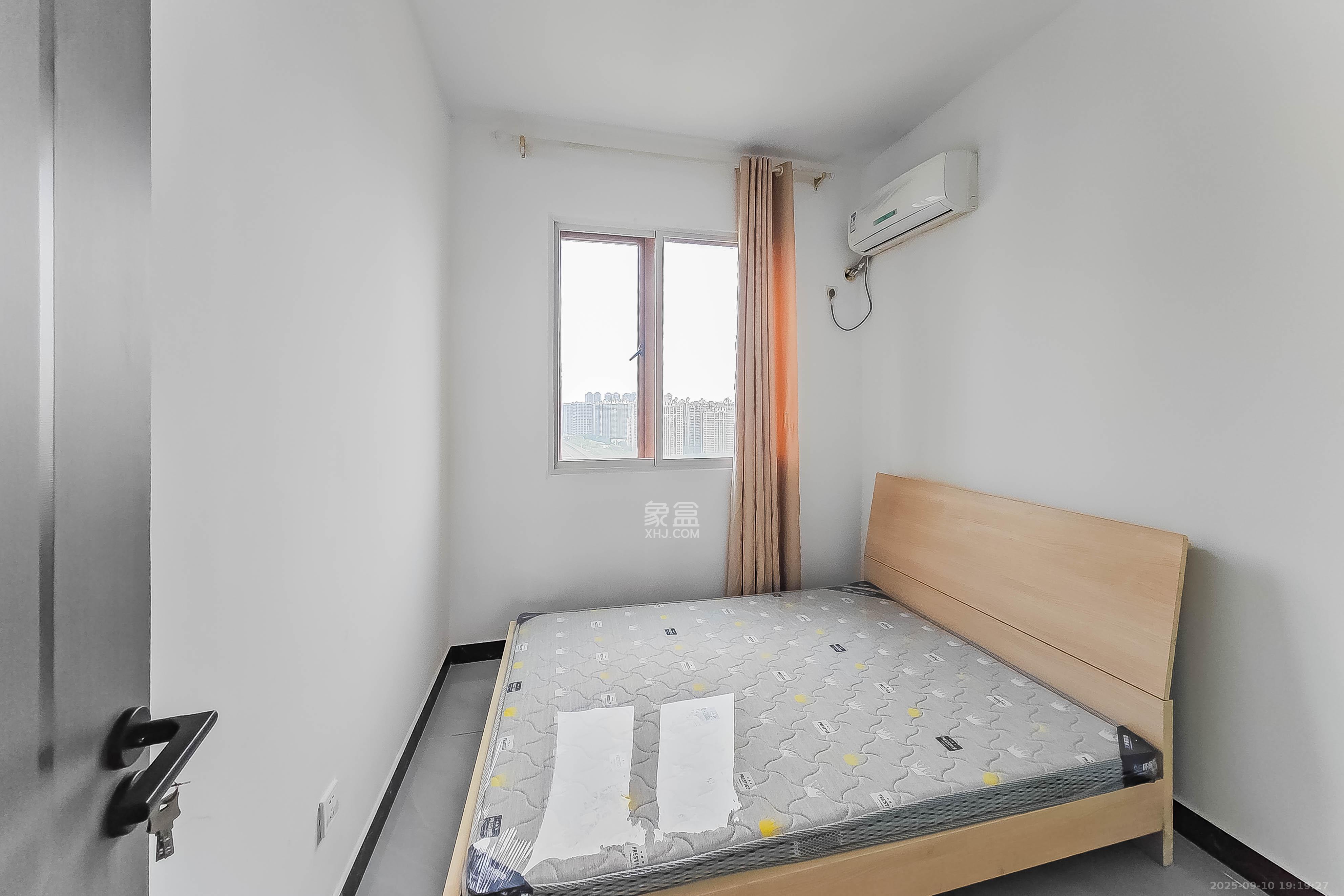 万里时代  3室2厅2卫    95.0万卧室