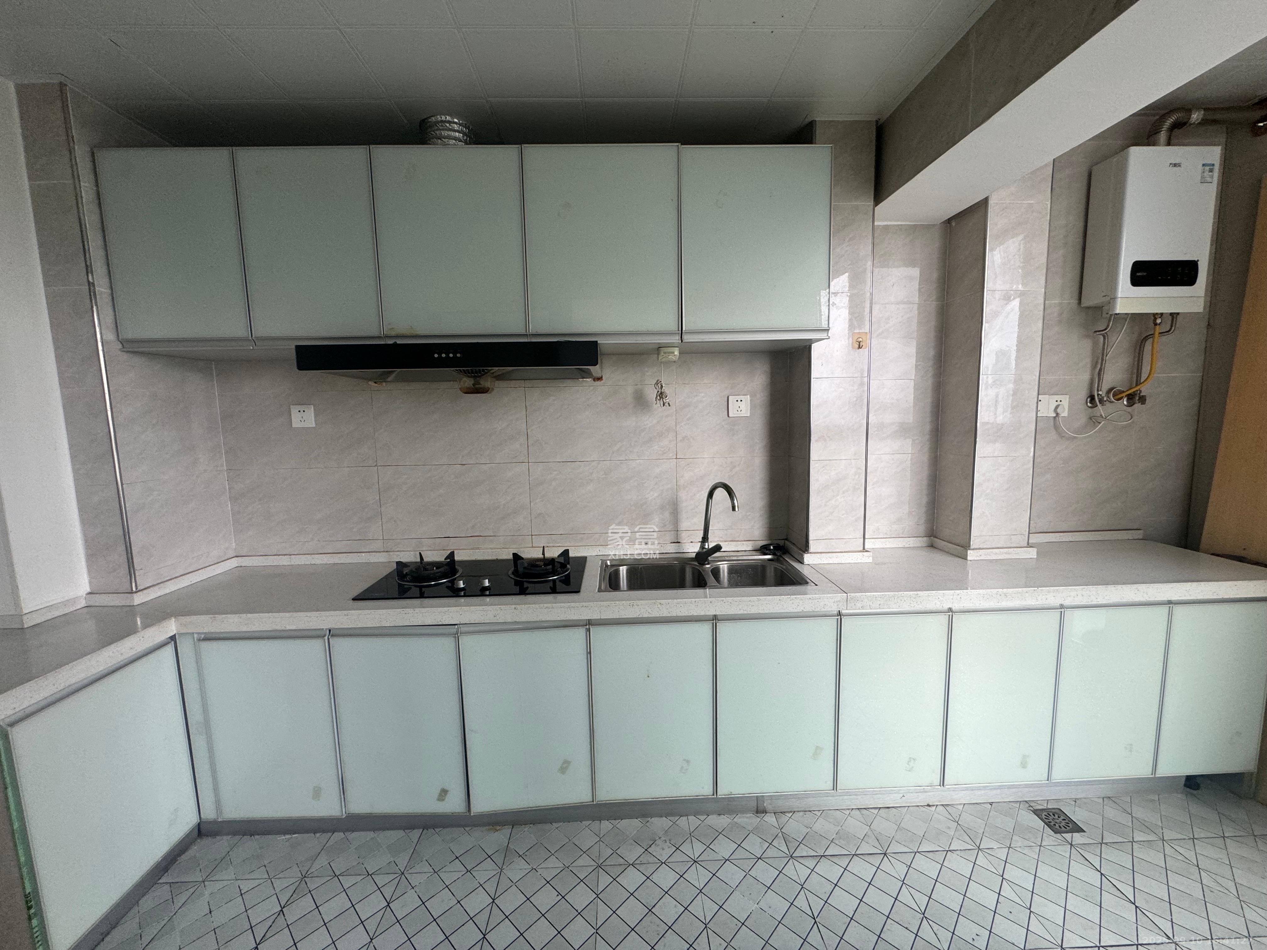 天翼花园(中国电信单位房) 5室2厅2卫 4600.0元/月 天翼花园(中国电信单位房) 5室2厅2卫 4600.0元/月室内图