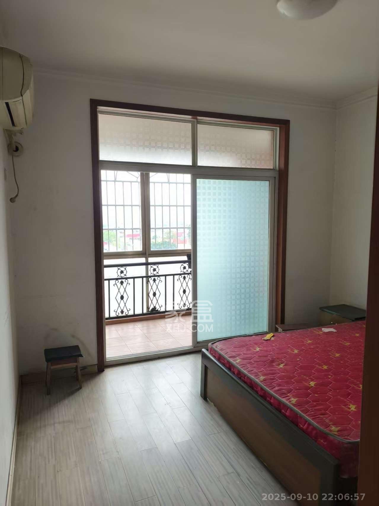 湘绣城  4室2厅2卫    1600.0元/月室内图