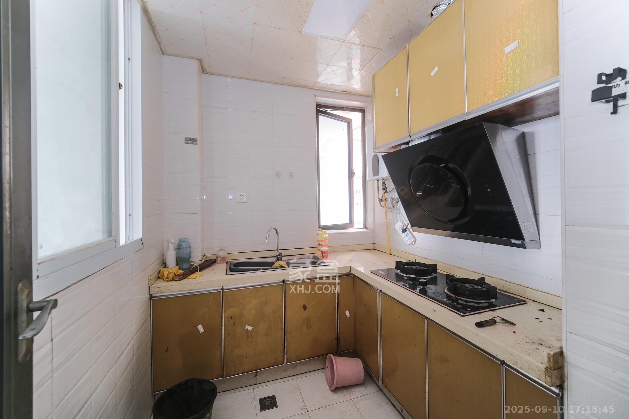 盛地春天里  1室2厅1卫    60.0万厨房