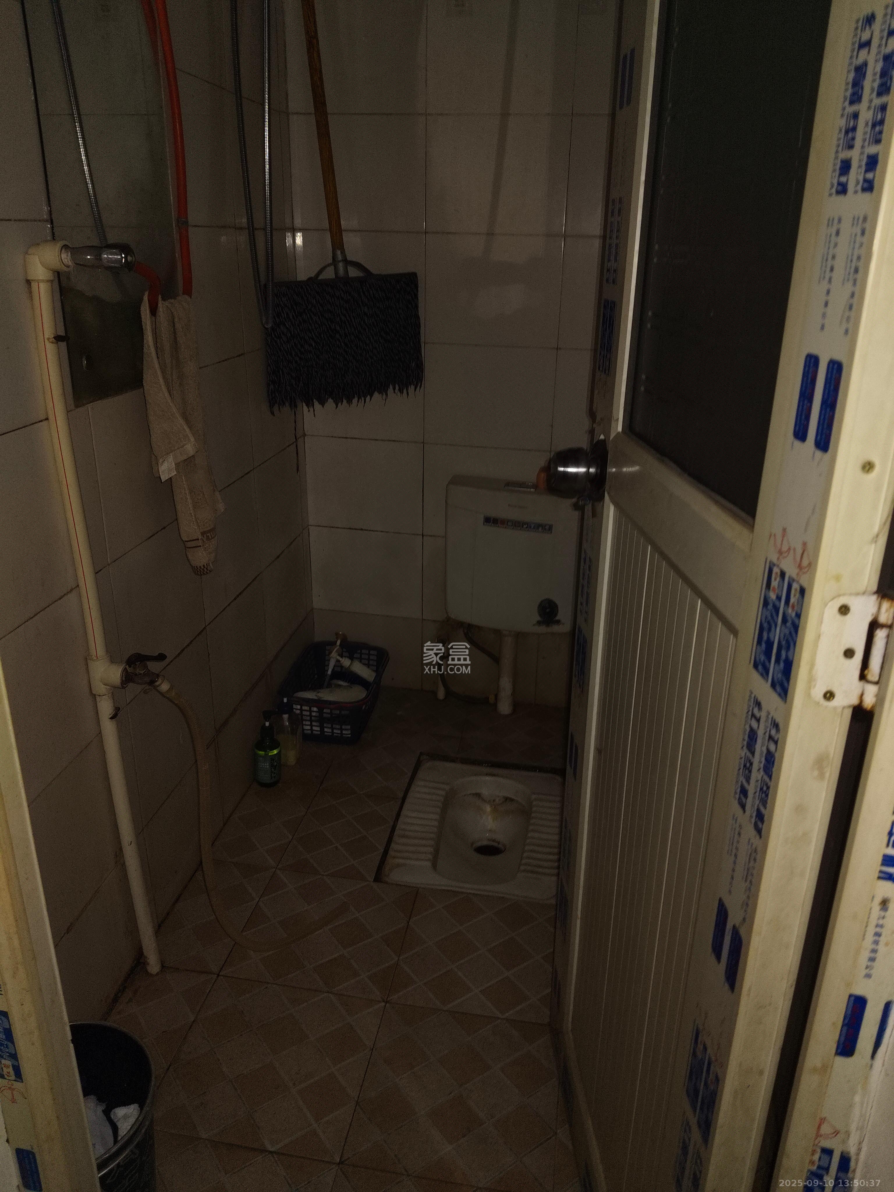 太平街散盘  4室1厅2卫    4600.0元/月室内图