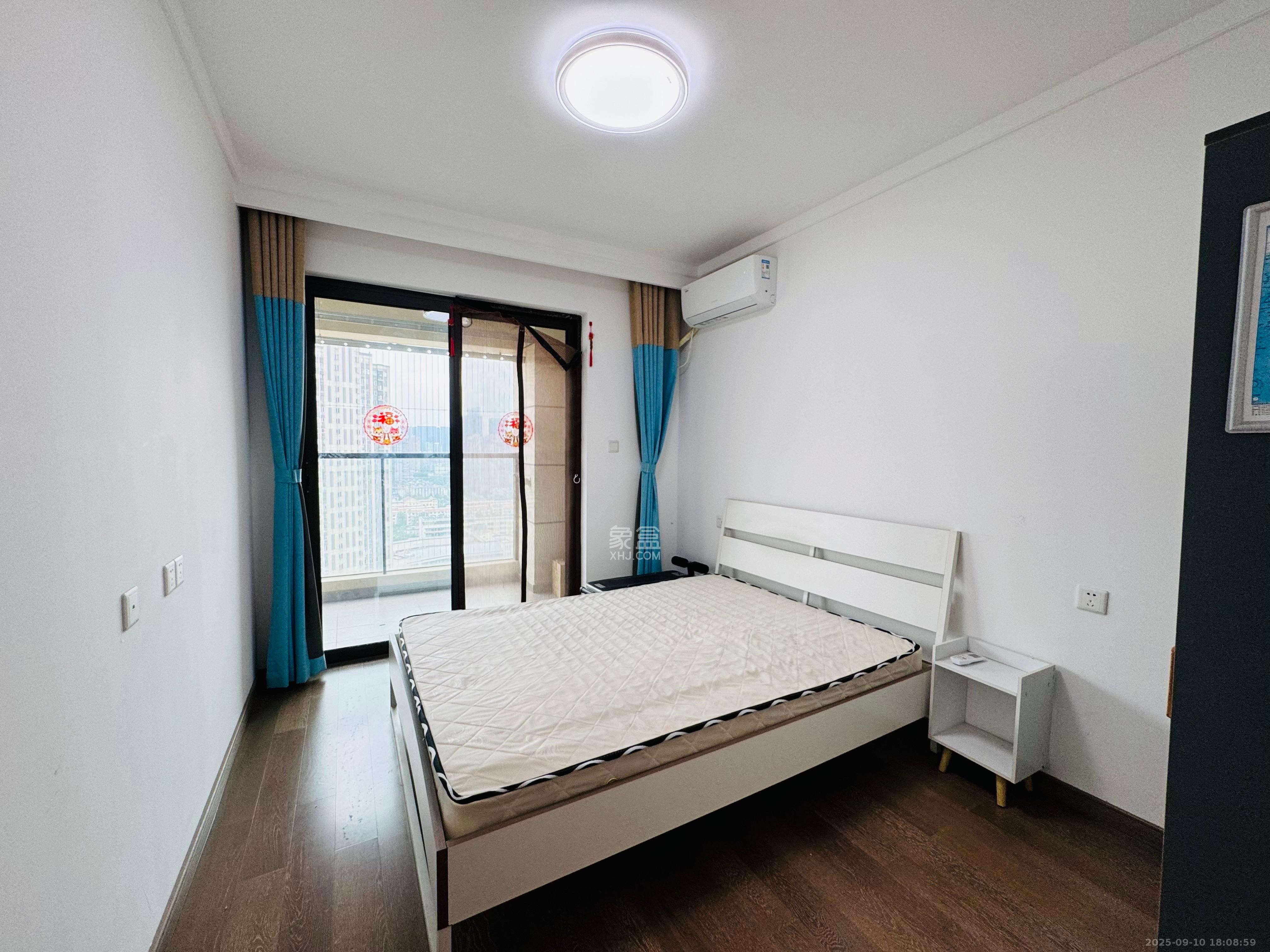 龙湖铂金中心（龙湖春江郦城）  3室2厅2卫    4000.0元/月室内图