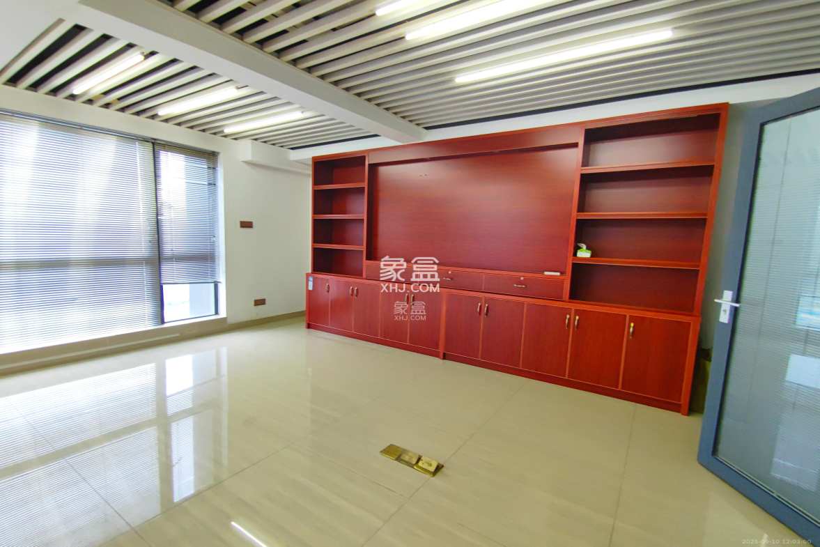 京武浪琴山一、二期 1室2厅2卫 4000.0元/月 京武浪琴山一、二期 1室2厅2卫 4000.0元/月室内图