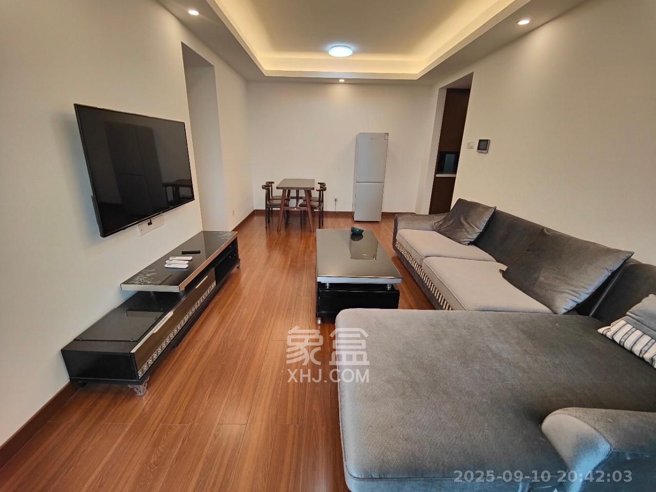 荣泰广场 3室2厅1卫 2400.0元/月 荣泰广场 3室2厅1卫 2400.0元/月室内图