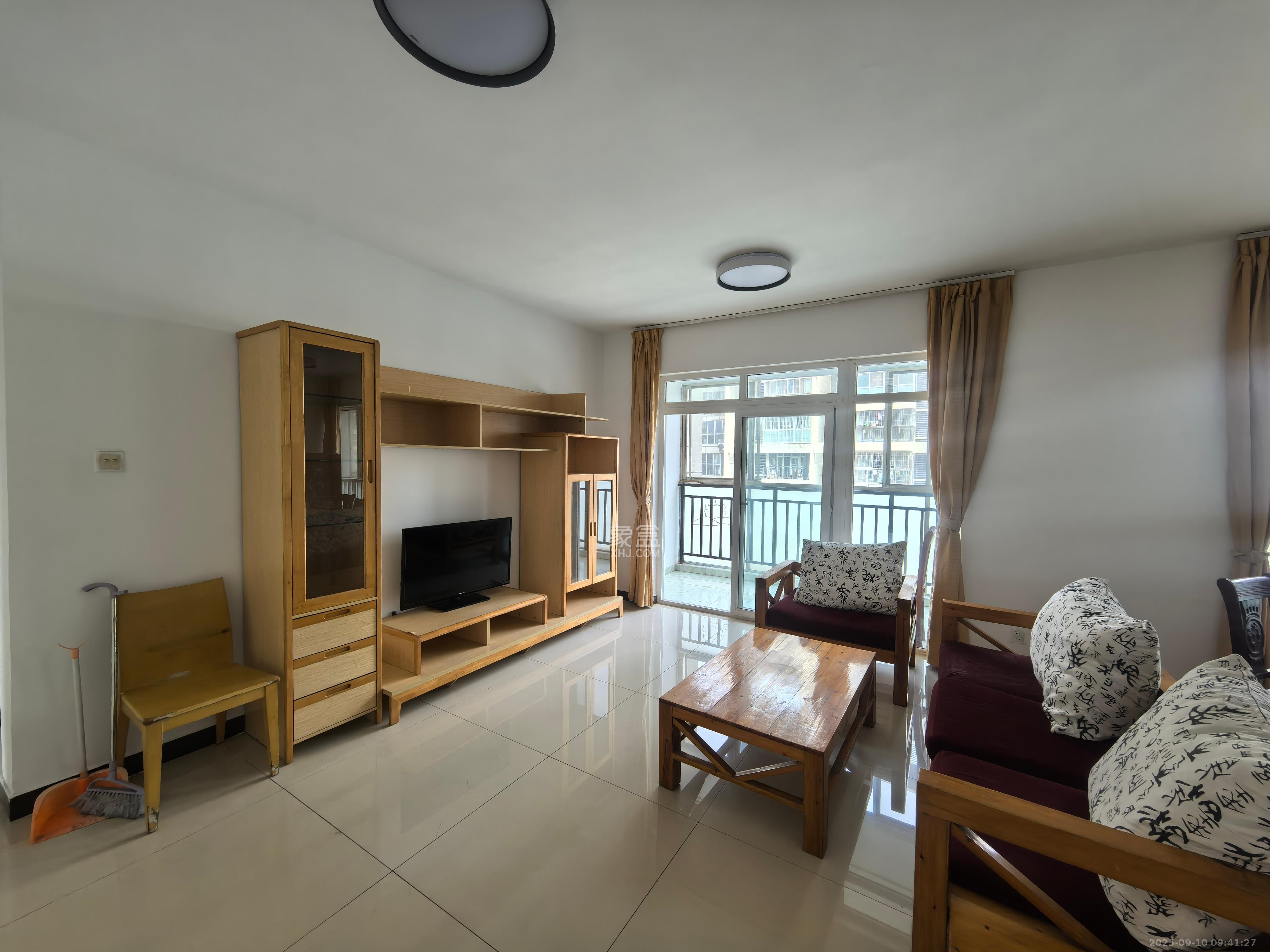 麓山润城  3室2厅2卫    2300.0元/月 麓山润城  3室2厅2卫    2300.0元/月室内图