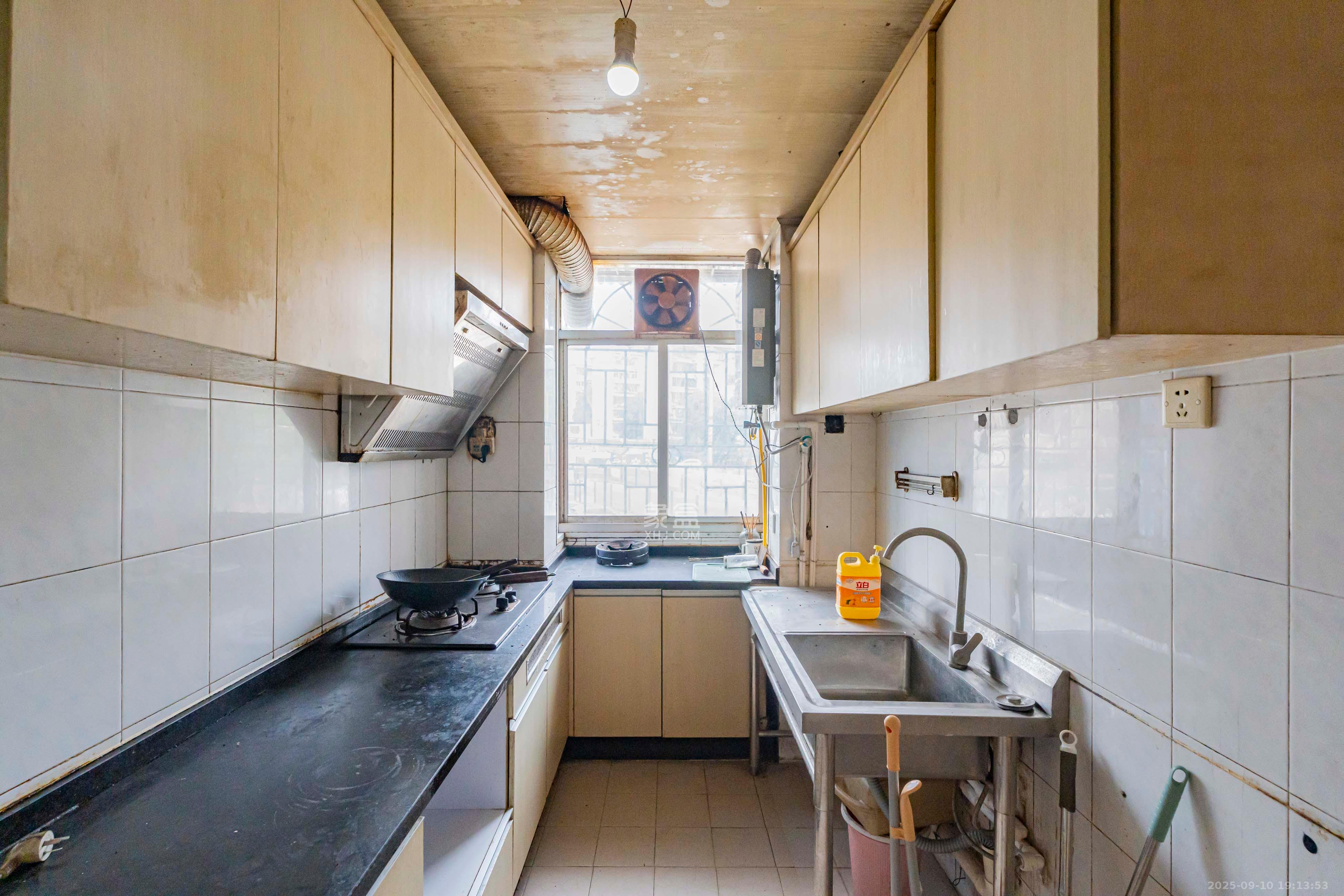 兴汉门公寓 4室2厅1卫 115.0万 兴汉门公寓 4室2厅1卫 115.0万厨房