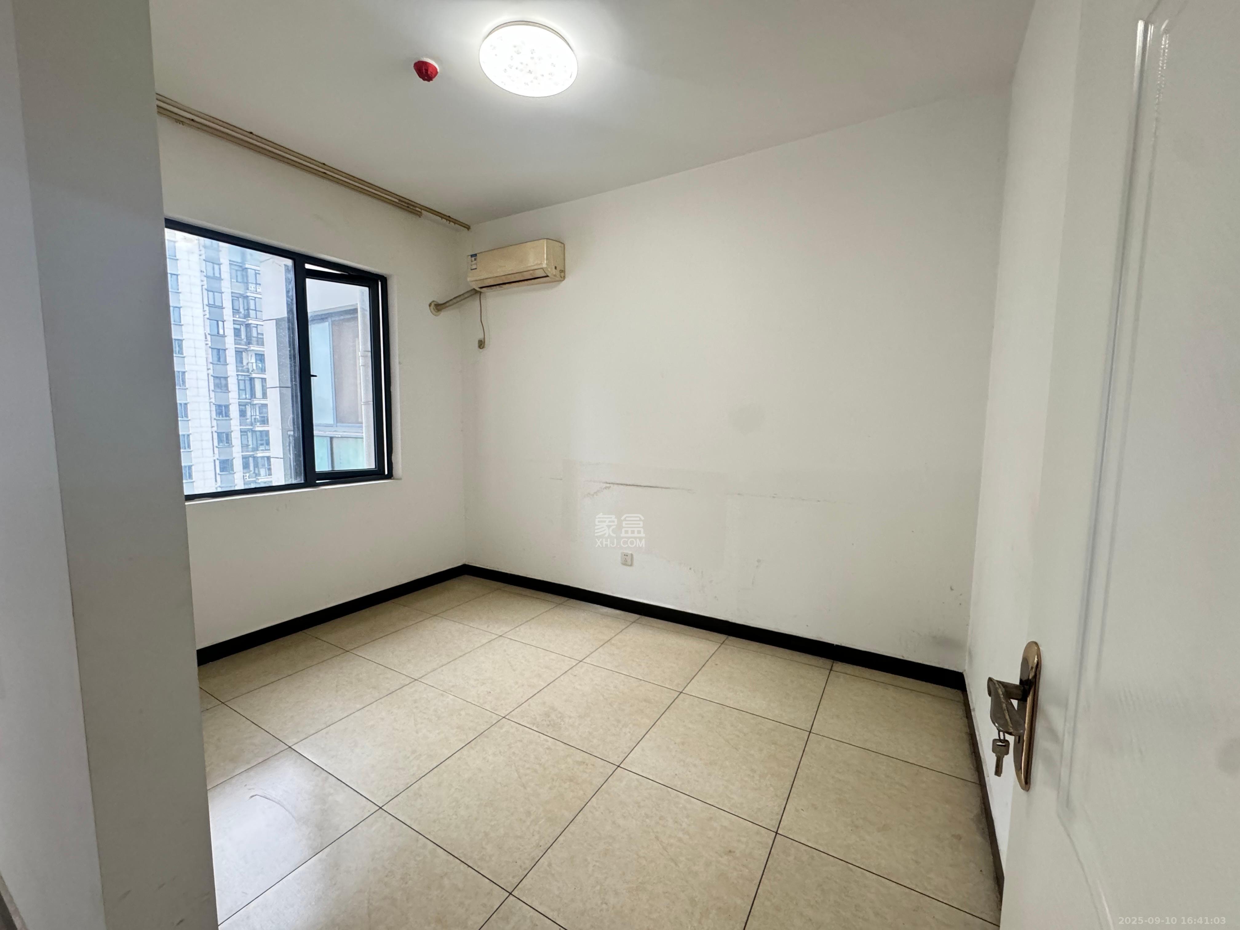 天翼花园(中国电信单位房) 5室2厅2卫 4600.0元/月 天翼花园(中国电信单位房) 5室2厅2卫 4600.0元/月室内图