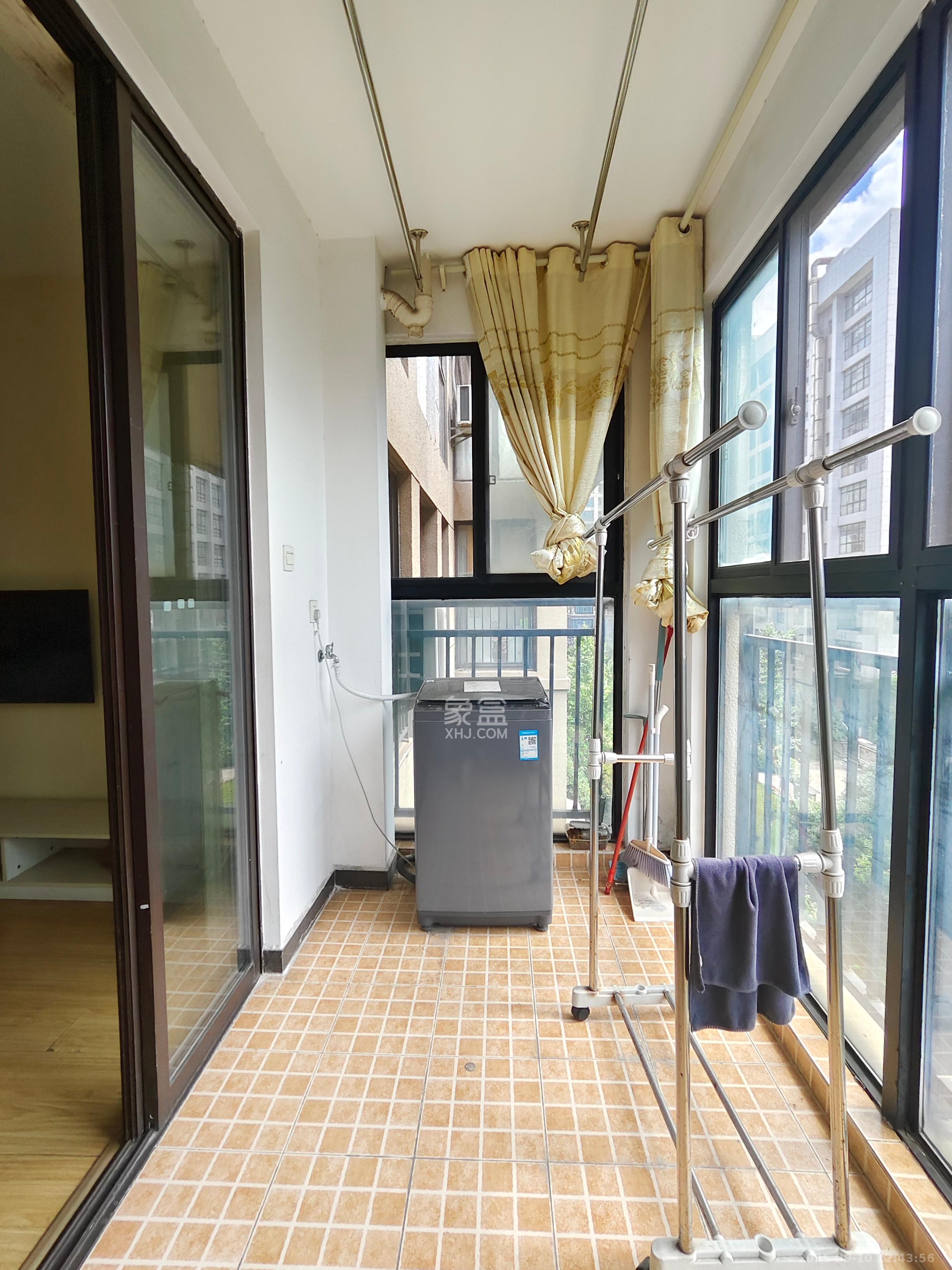 南枫时光 3室2厅1卫 2500.0元/月 南枫时光 3室2厅1卫 2500.0元/月室内图