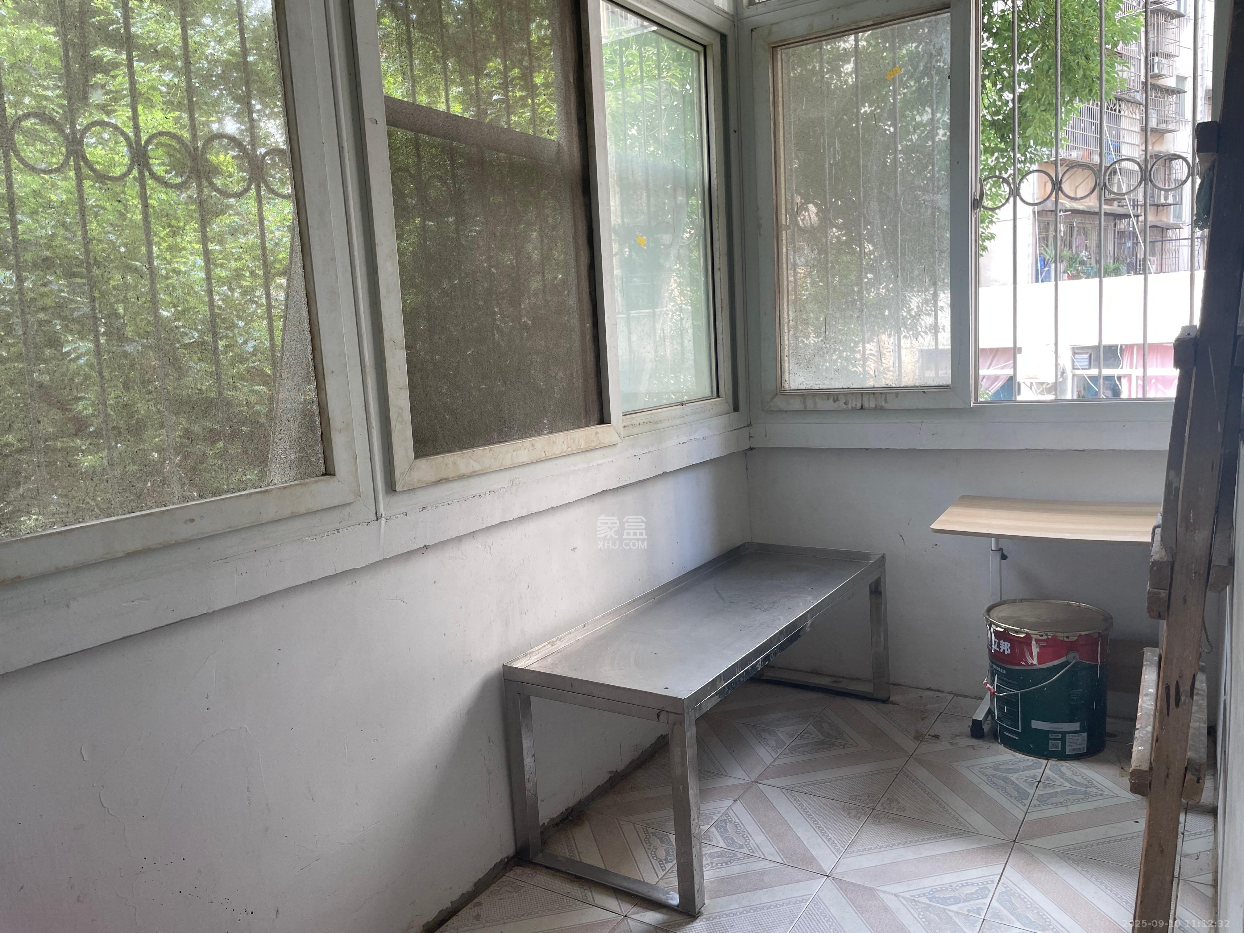 桔园小区1-8片  3室1厅1卫    1700.0元/月室内图