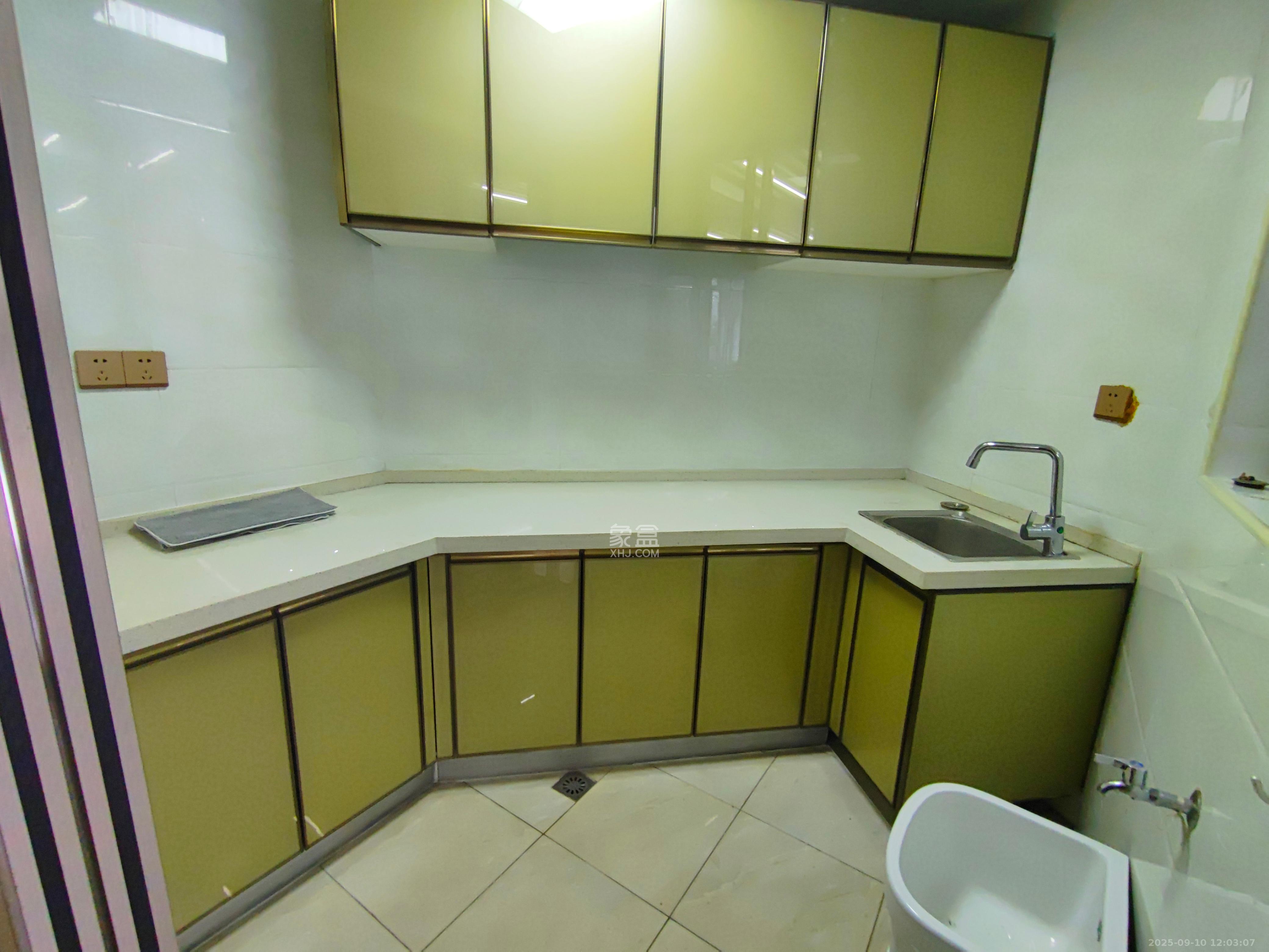 京武浪琴山一、二期 1室2厅2卫 4000.0元/月 京武浪琴山一、二期 1室2厅2卫 4000.0元/月室内图