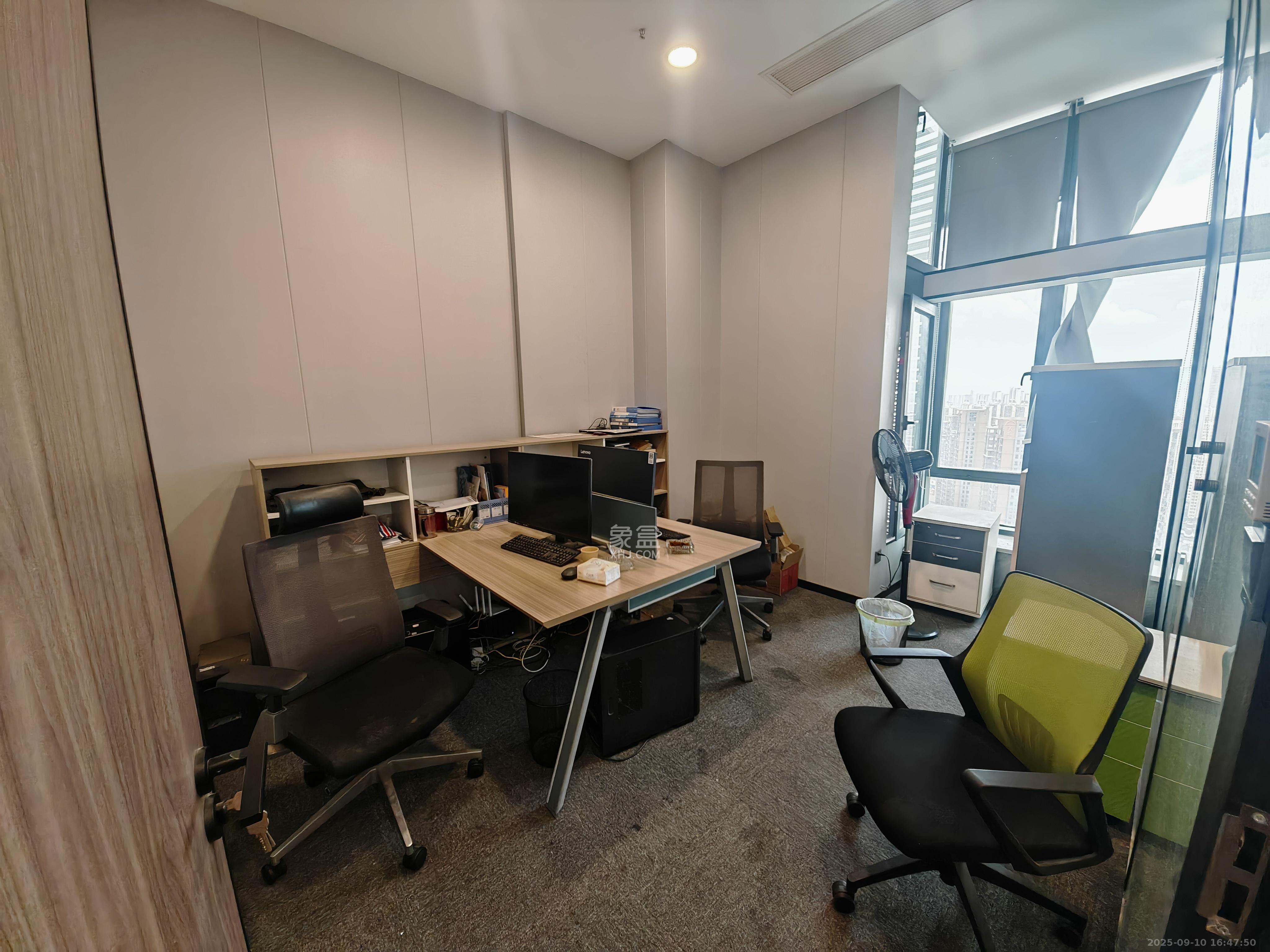 京武浪琴山三期（京武中心）  4室1厅1卫    20000.0元/月室内图