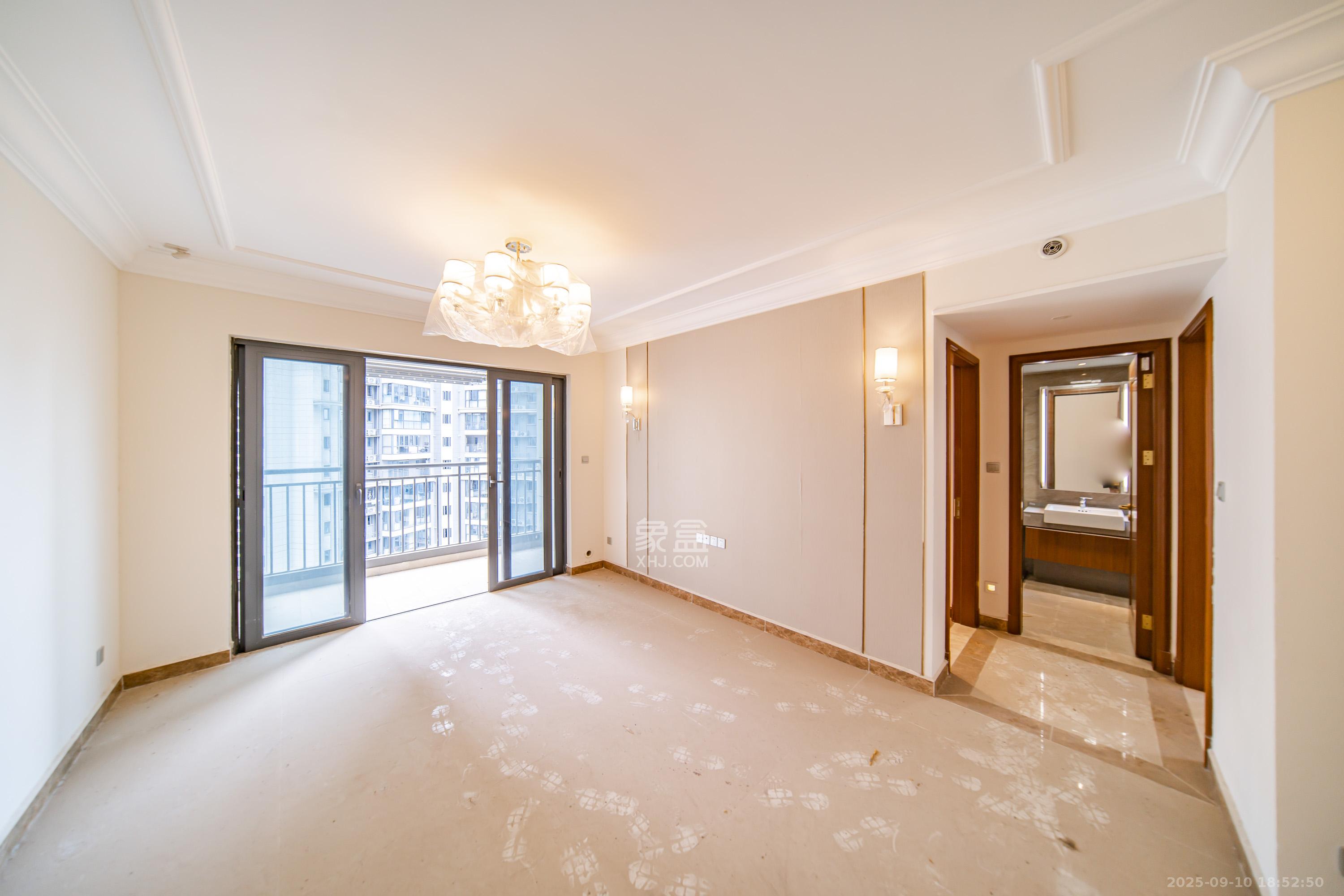 恒大文化旅游城A区 3室2厅1卫 65.0万 恒大文化旅游城A区 3室2厅1卫 65.0万客厅