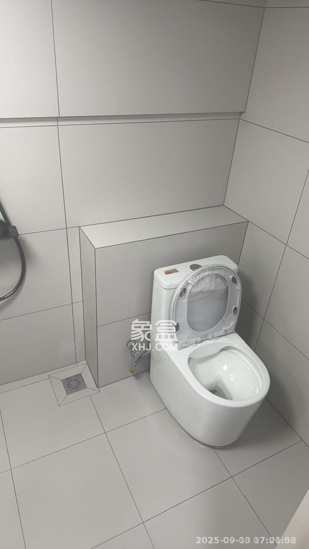 保利天禧EF区  1室1厅1卫    1600.0元/月室内图