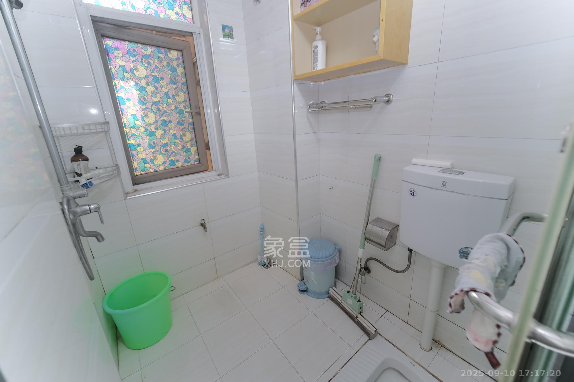 郡原居里  2室2厅1卫    46.8万 郡原居里  2室2厅1卫    46.8万卫生间