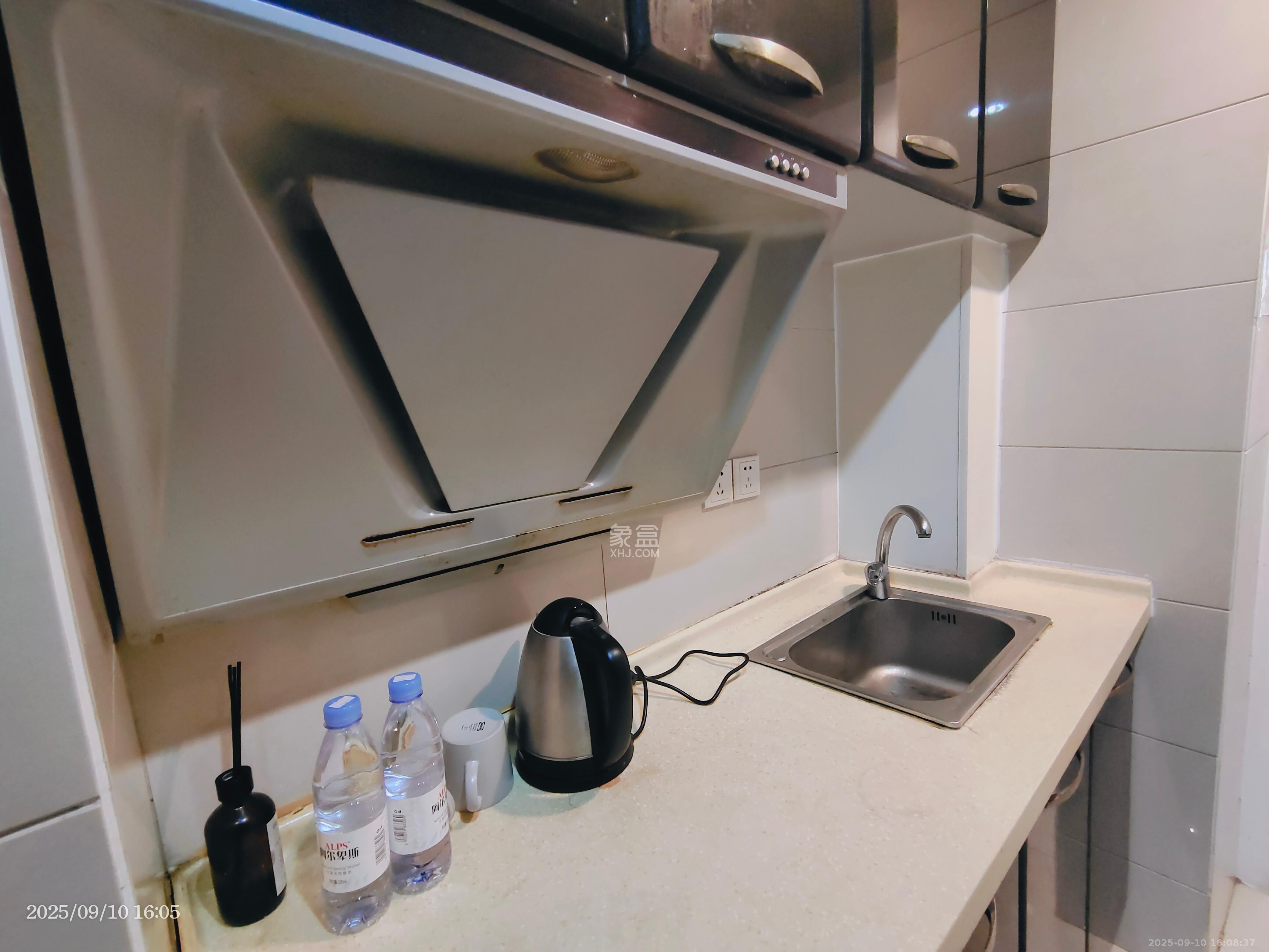 湘腾城市广场 1室0厅0卫 1600.0元/月 湘腾城市广场 1室0厅0卫 1600.0元/月室内图