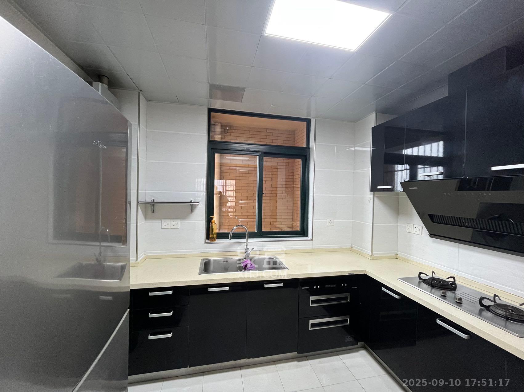 财富名园 4室2厅2卫 3000.0元/月 财富名园 4室2厅2卫 3000.0元/月室内图