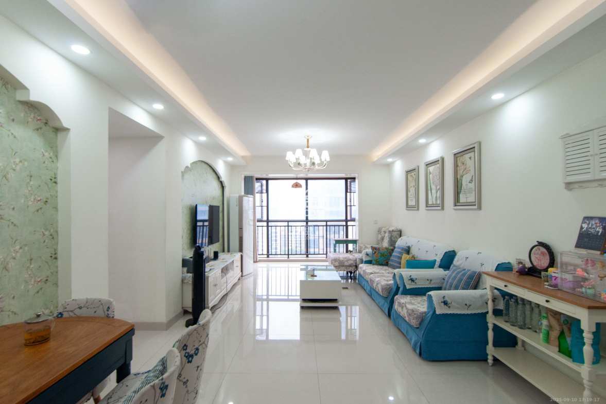 湘腾琴岛 4室2厅2卫 139.00万 湘腾琴岛 4室2厅2卫 139.00万客厅