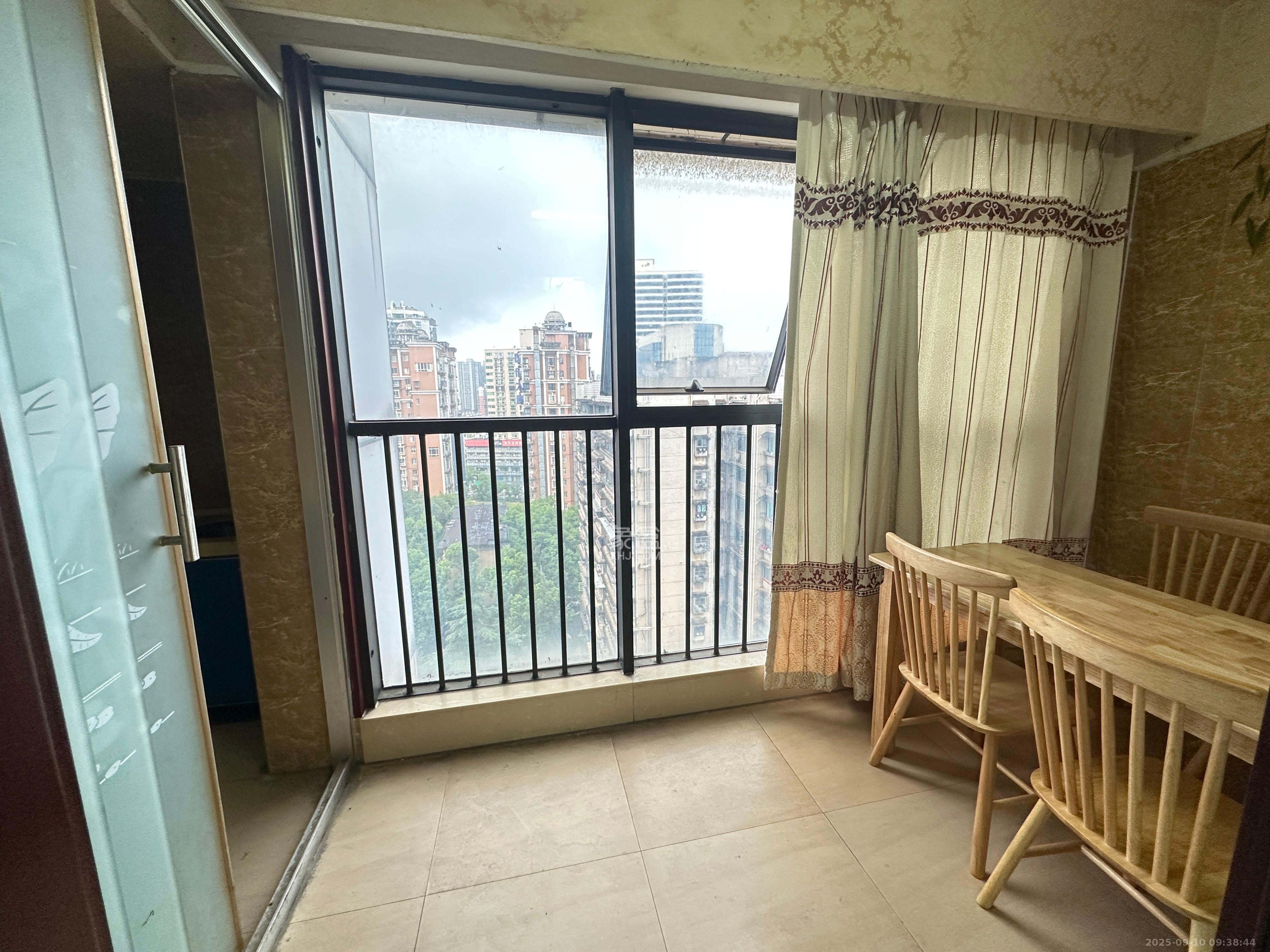 东塘瑞府  3室1厅1卫    2600.0元/月室内图