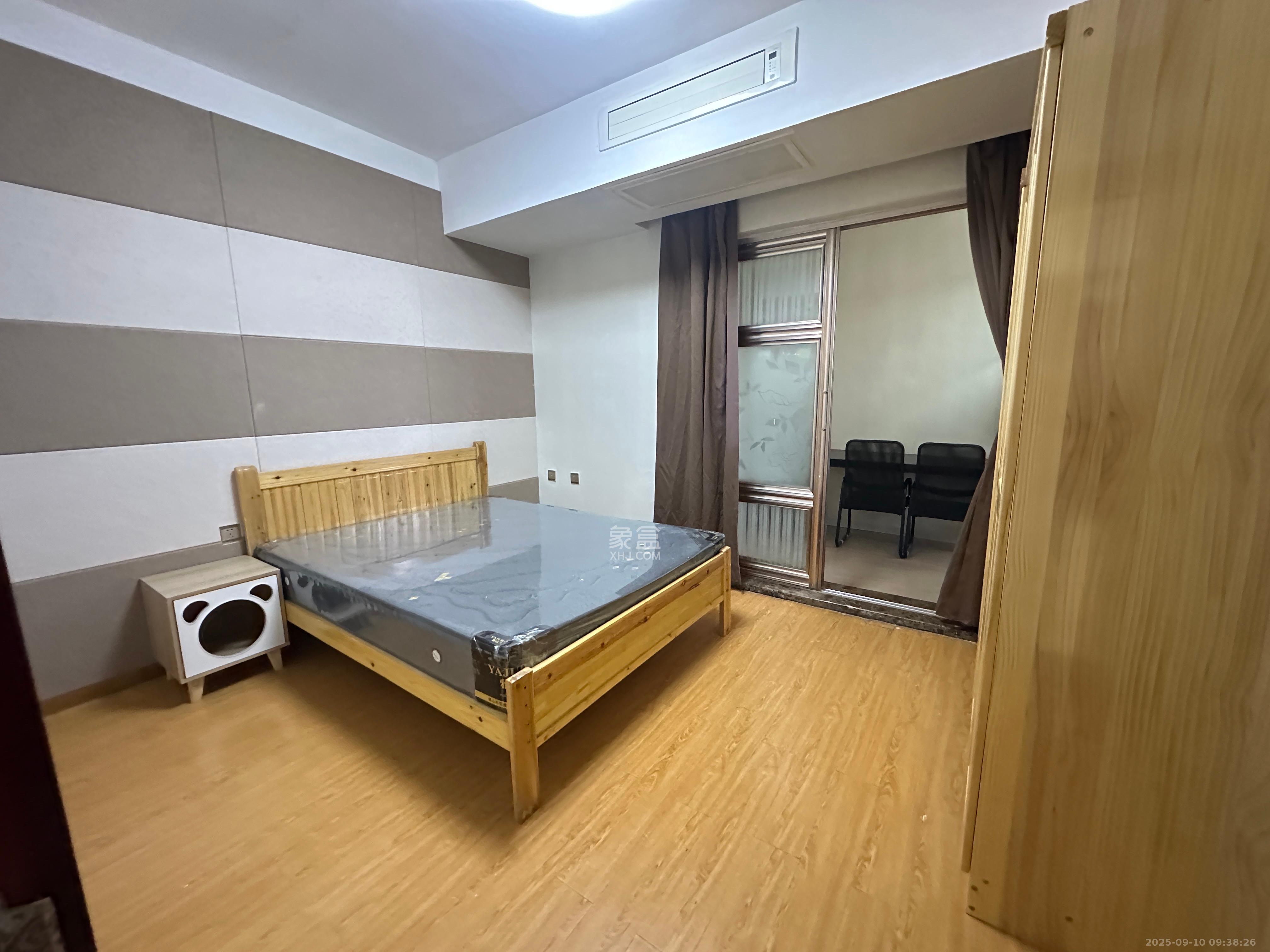 东塘瑞府  3室1厅1卫    2600.0元/月室内图