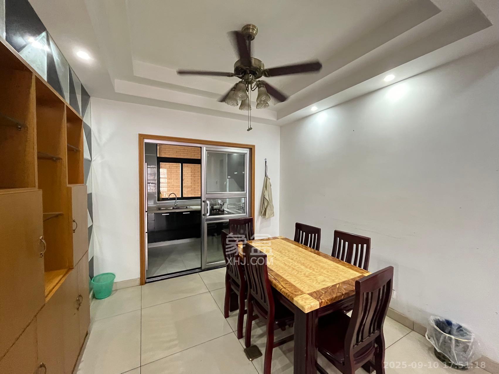 财富名园 4室2厅2卫 3000.0元/月 财富名园 4室2厅2卫 3000.0元/月室内图