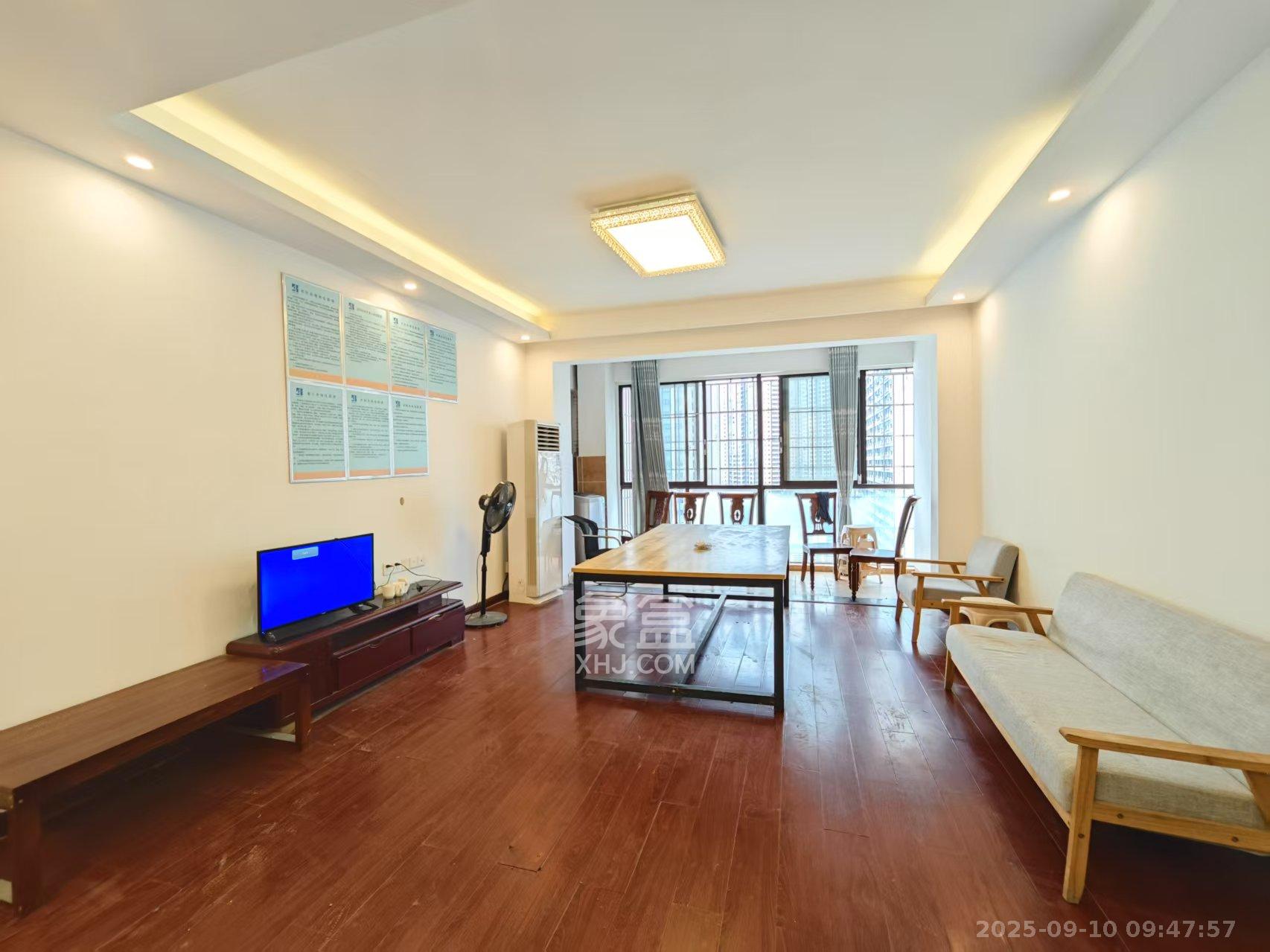 汀湘十里  4室2厅2卫    2400.0元/月 汀湘十里  4室2厅2卫    2400.0元/月