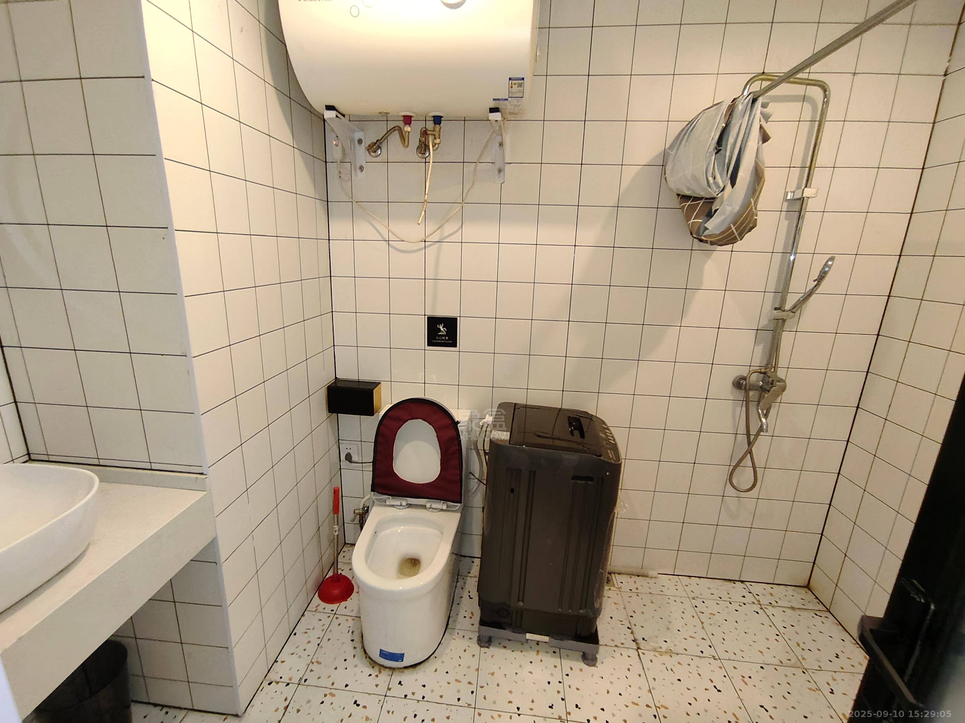 朗廷览江 1室1厅1卫 1300.0元/月 朗廷览江 1室1厅1卫 1300.0元/月室内图