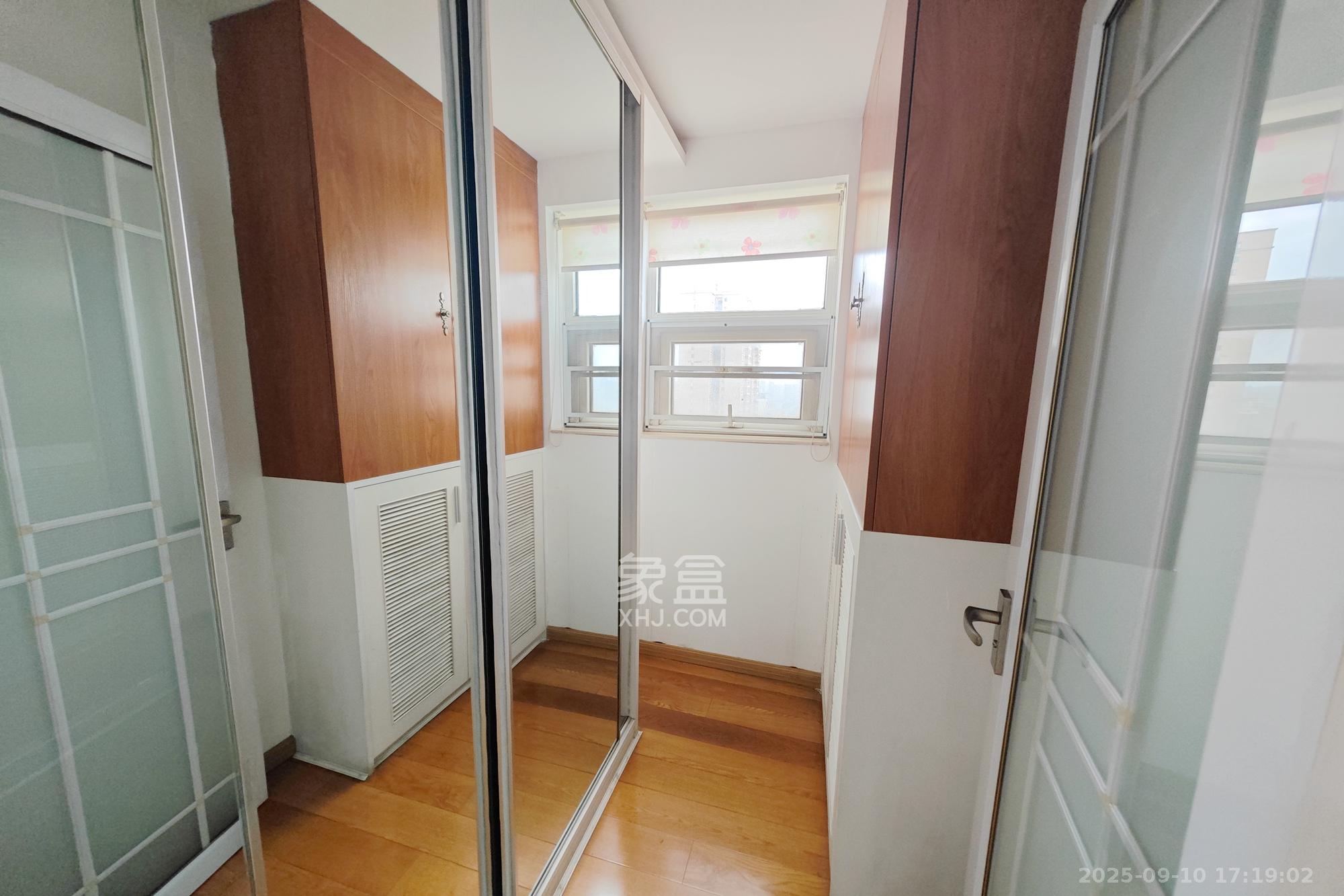 佳天瑞宁花园 3室2厅1卫 123.0万 佳天瑞宁花园 3室2厅1卫 123.0万卧室