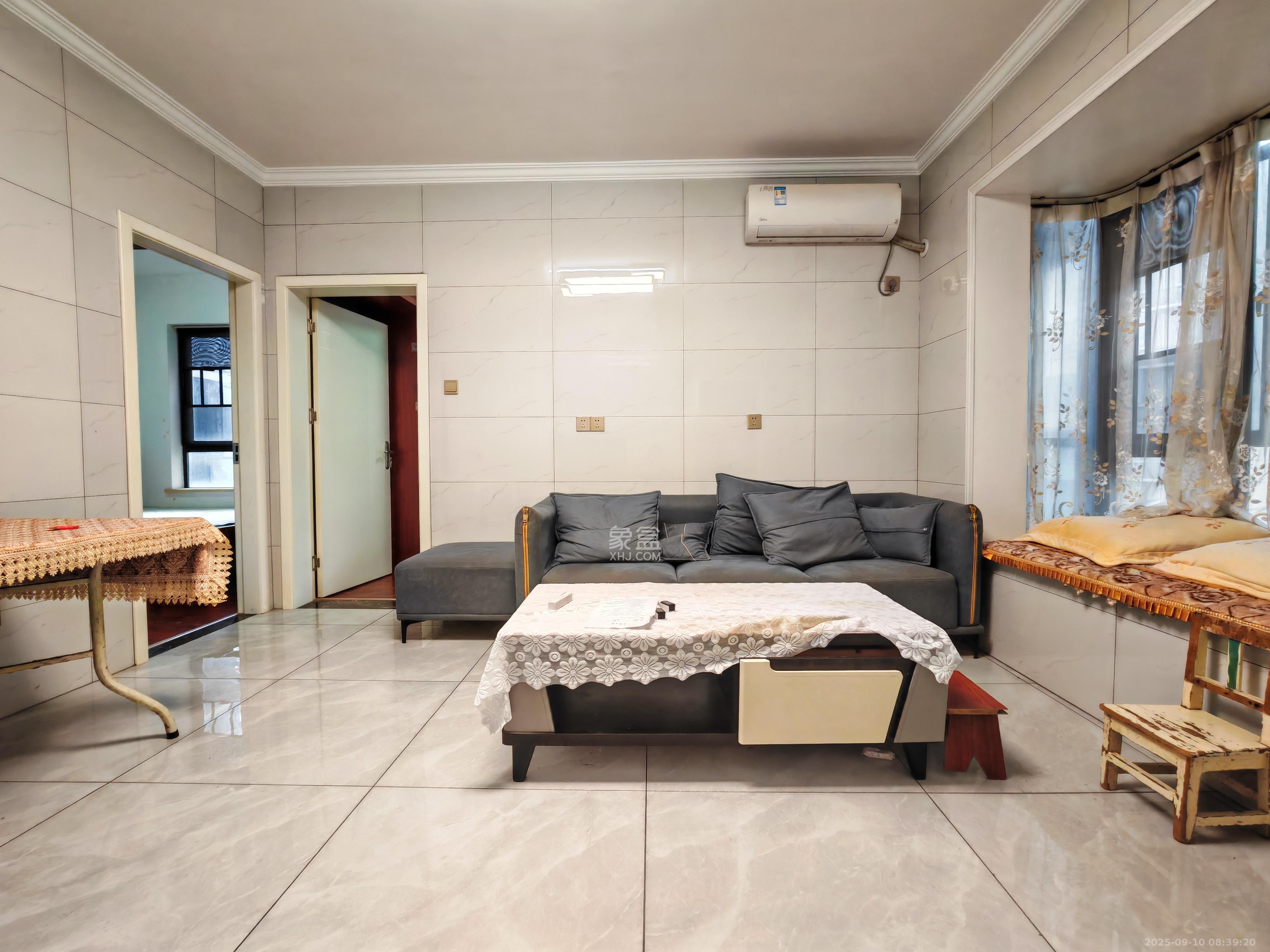 新新花园 2室2厅1卫 2200.0元/月 新新花园 2室2厅1卫 2200.0元/月室内图