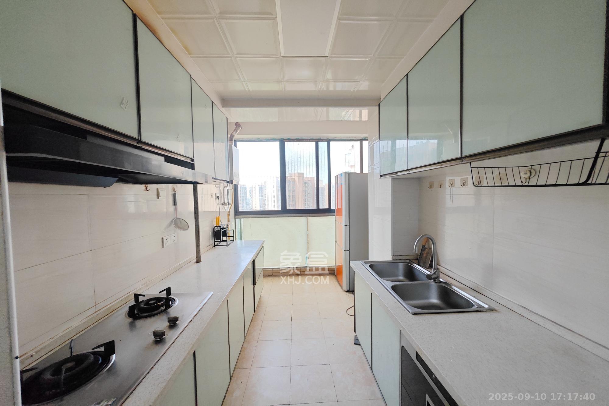 新城新世界一二三期  1室2厅2卫    108.0万 新城新世界一二三期  1室2厅2卫    108.0万厨房