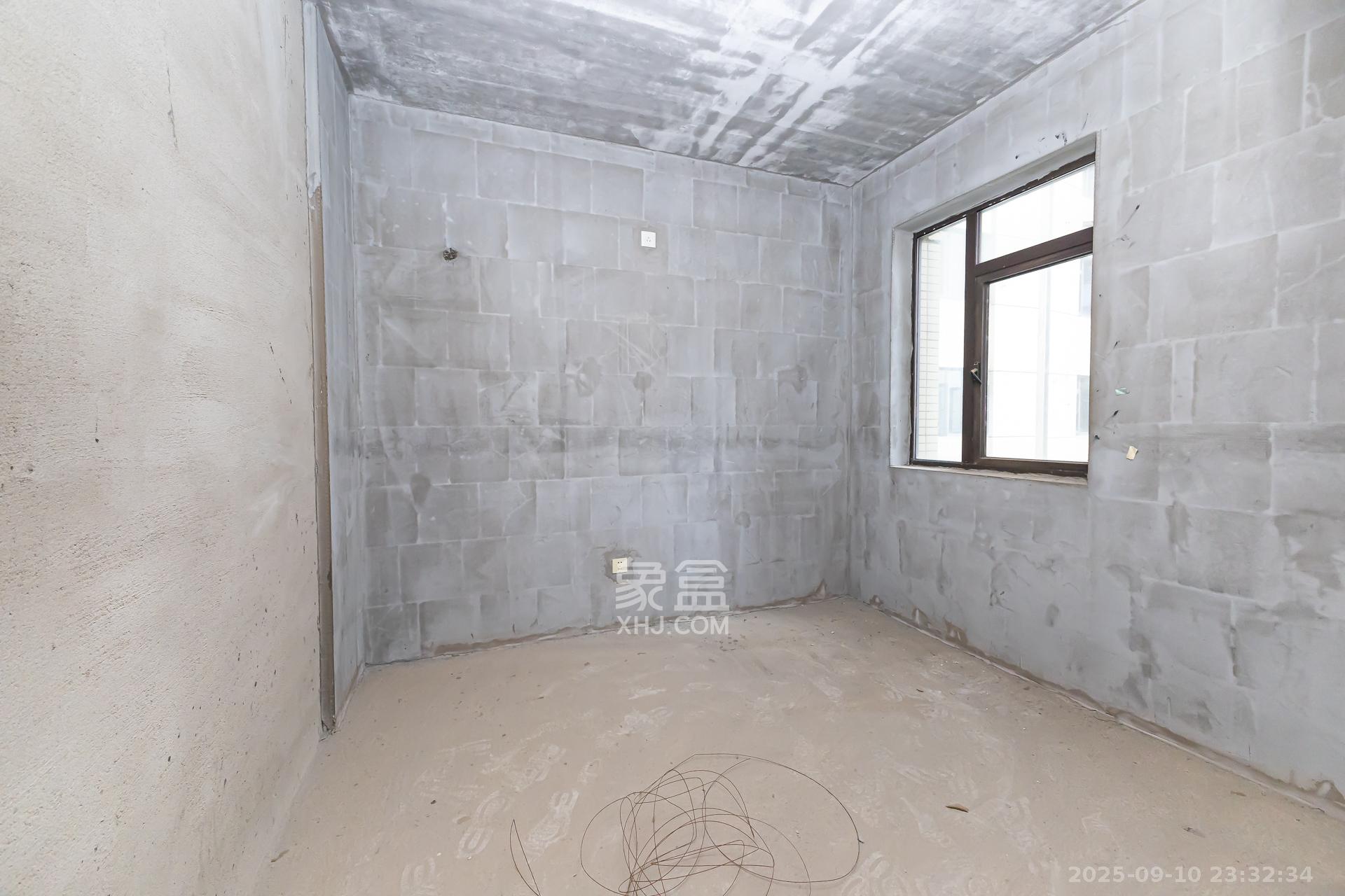 乾源国际  3室2厅2卫    75.0万卧室