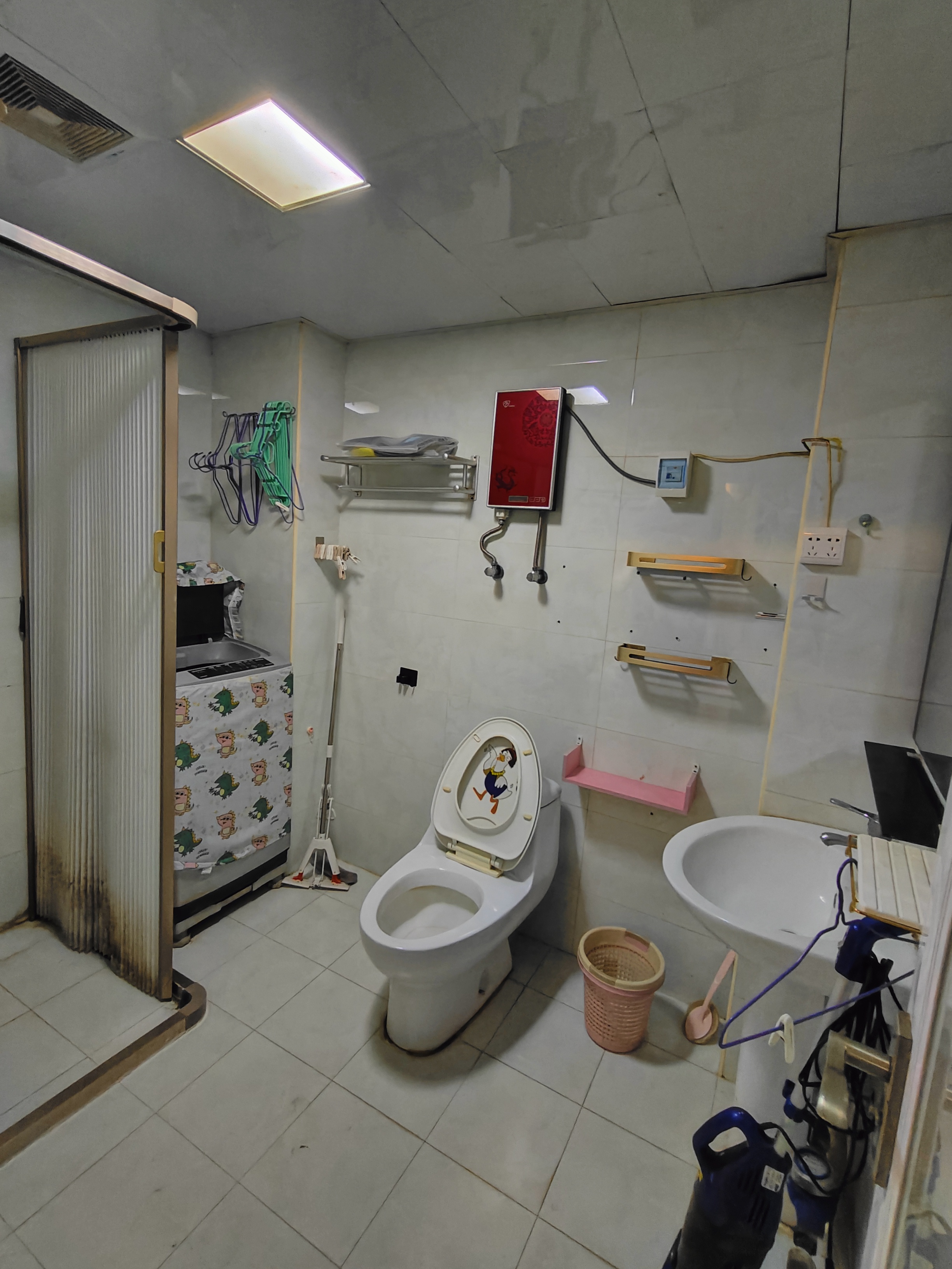 新宏基大厦  1室1厅1卫    1300.0元/月室内图