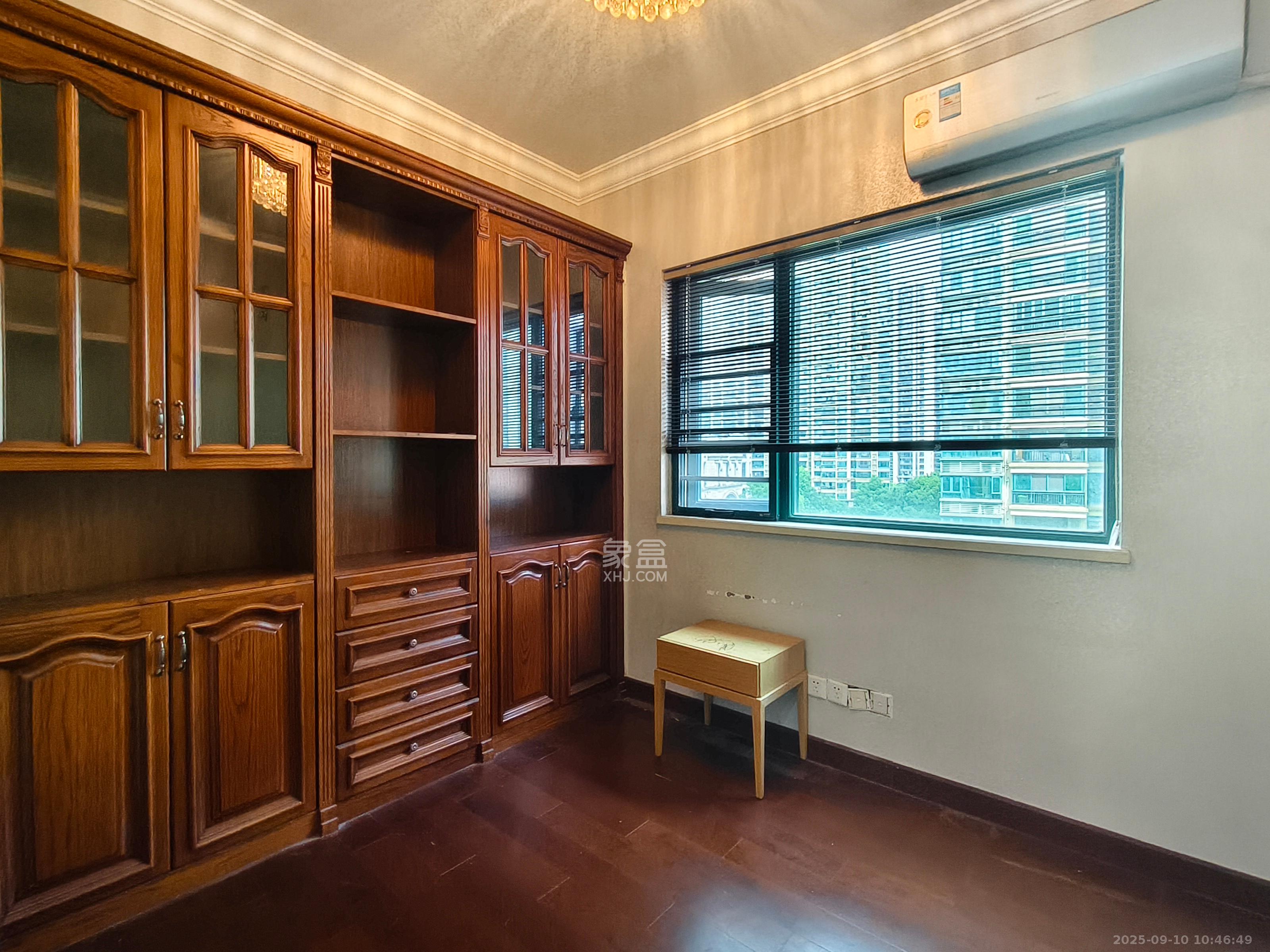 恒大御景湾 4室2厅2卫 4000.0元/月 恒大御景湾 4室2厅2卫 4000.0元/月室内图