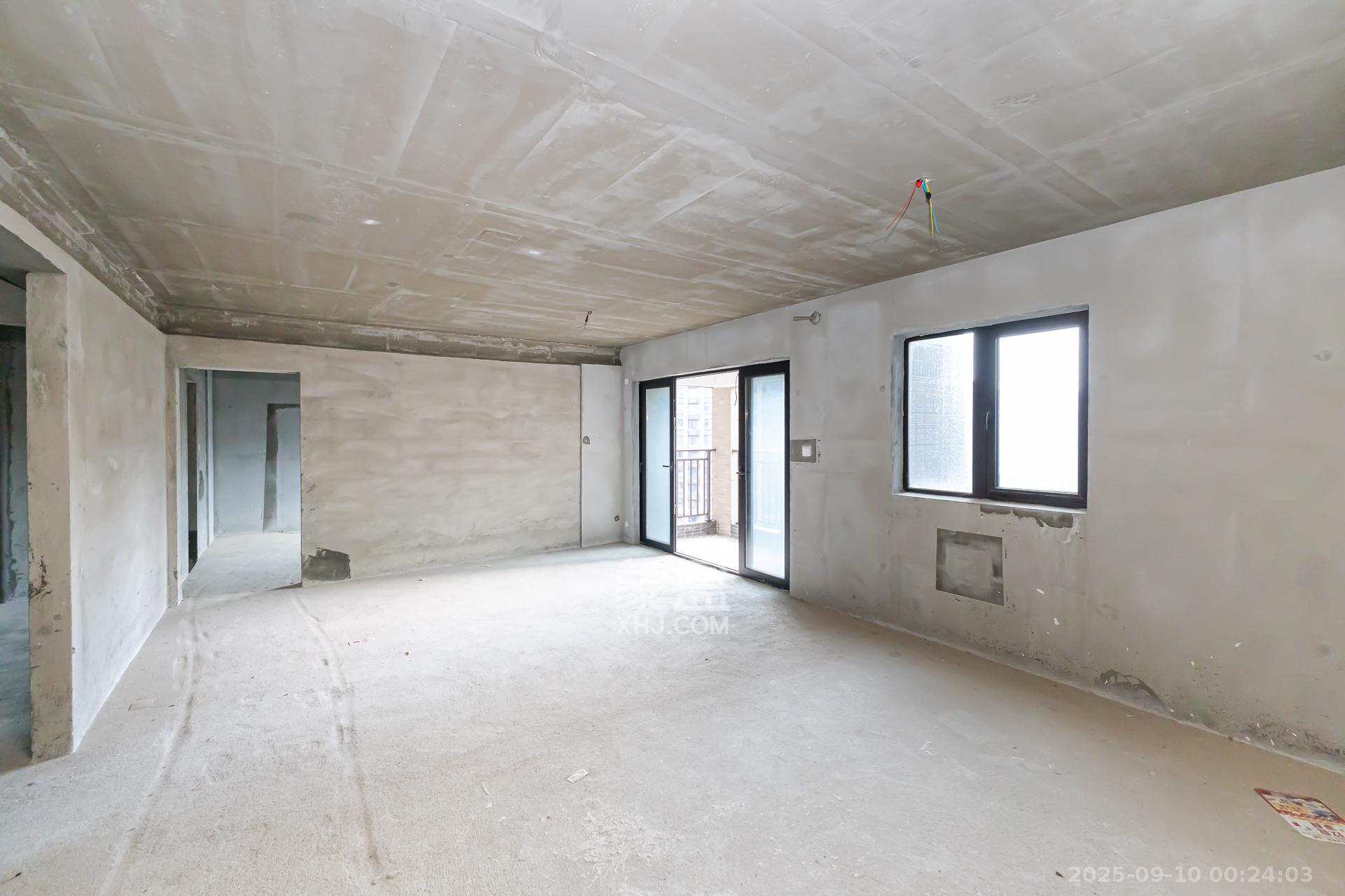 时代倾城三期 4室2厅2卫 82.0万 时代倾城三期 4室2厅2卫 82.0万客厅