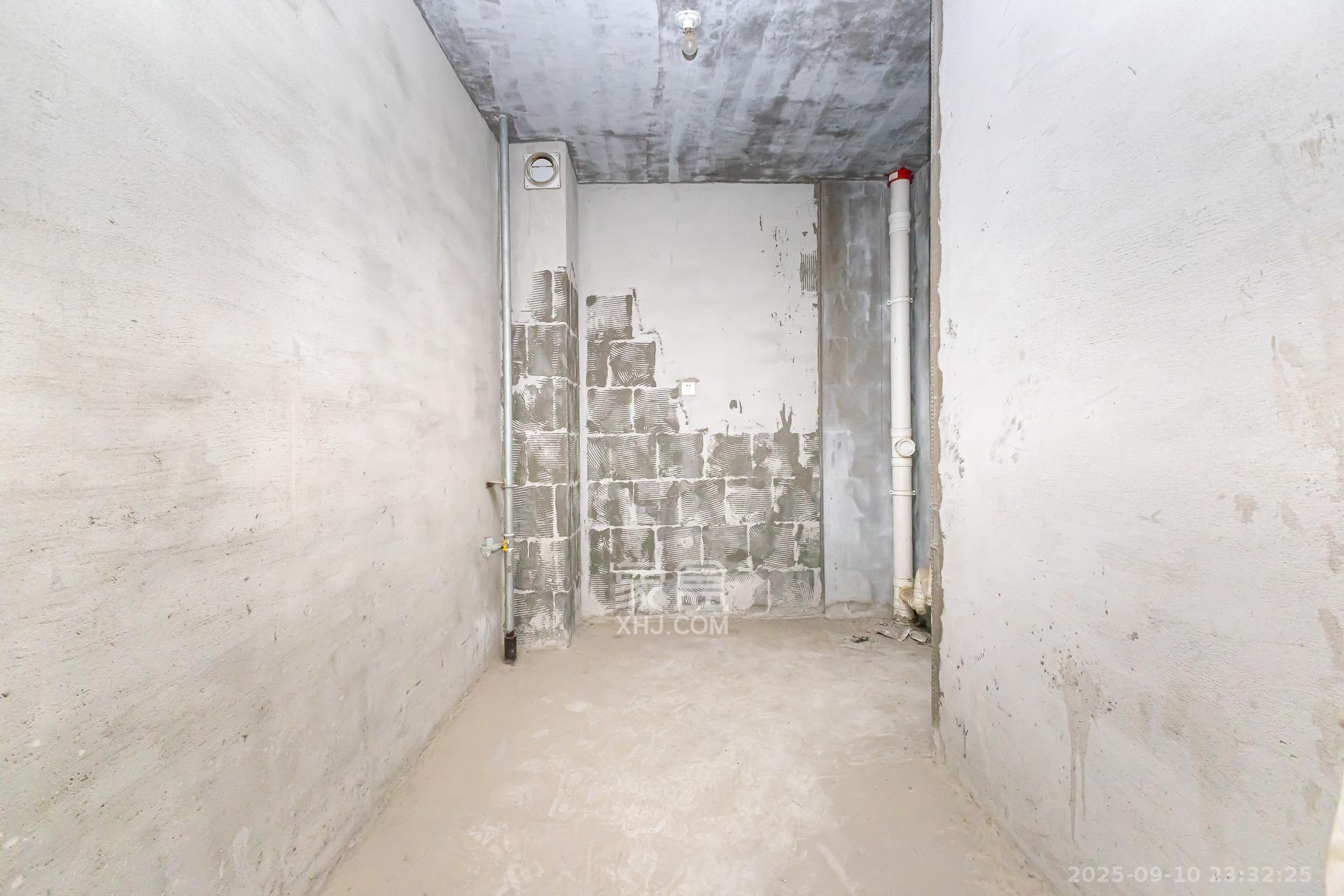 乾源国际  3室2厅2卫    75.0万厨房