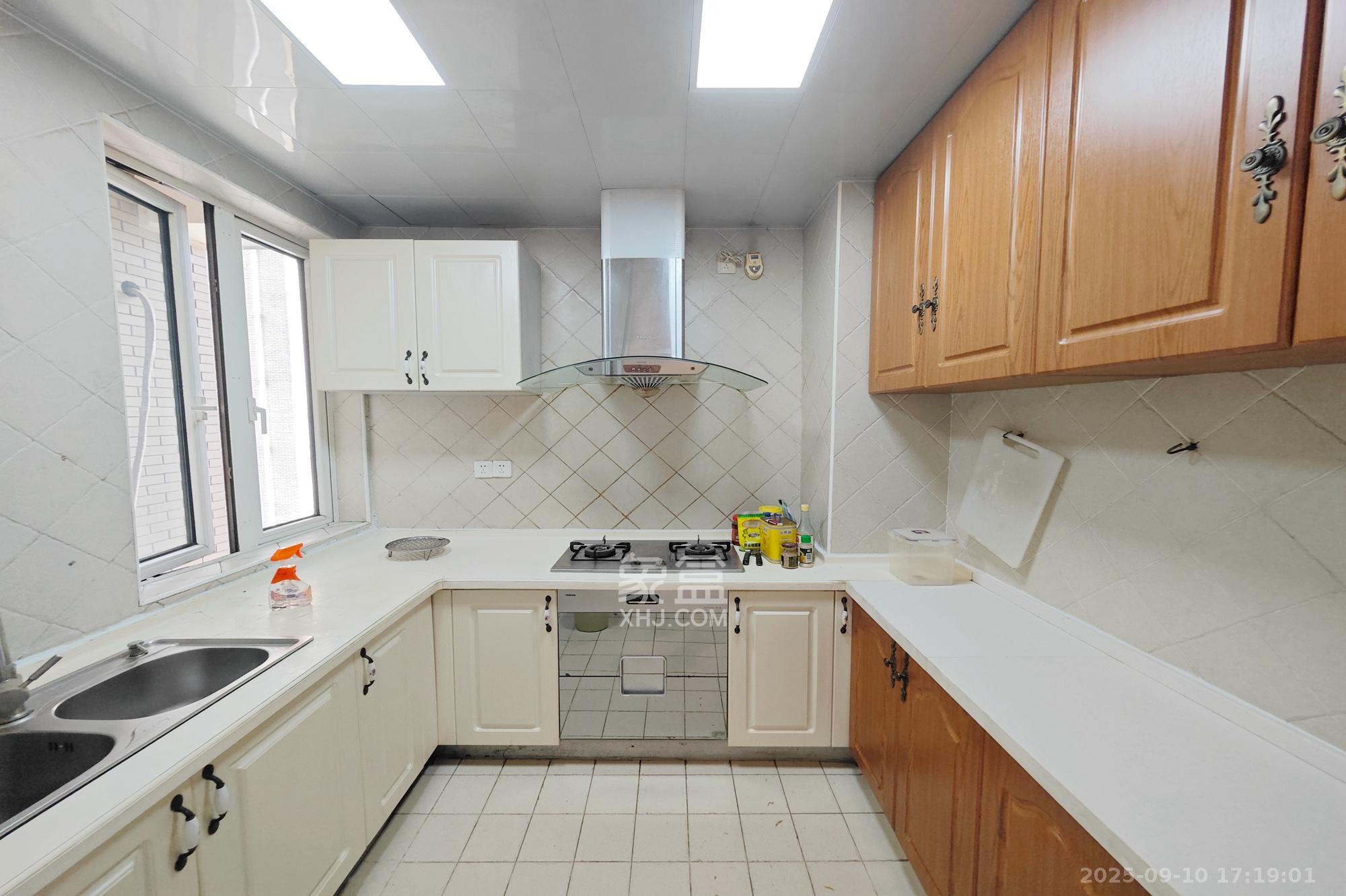 佳天瑞宁花园 3室2厅1卫 123.0万 佳天瑞宁花园 3室2厅1卫 123.0万厨房