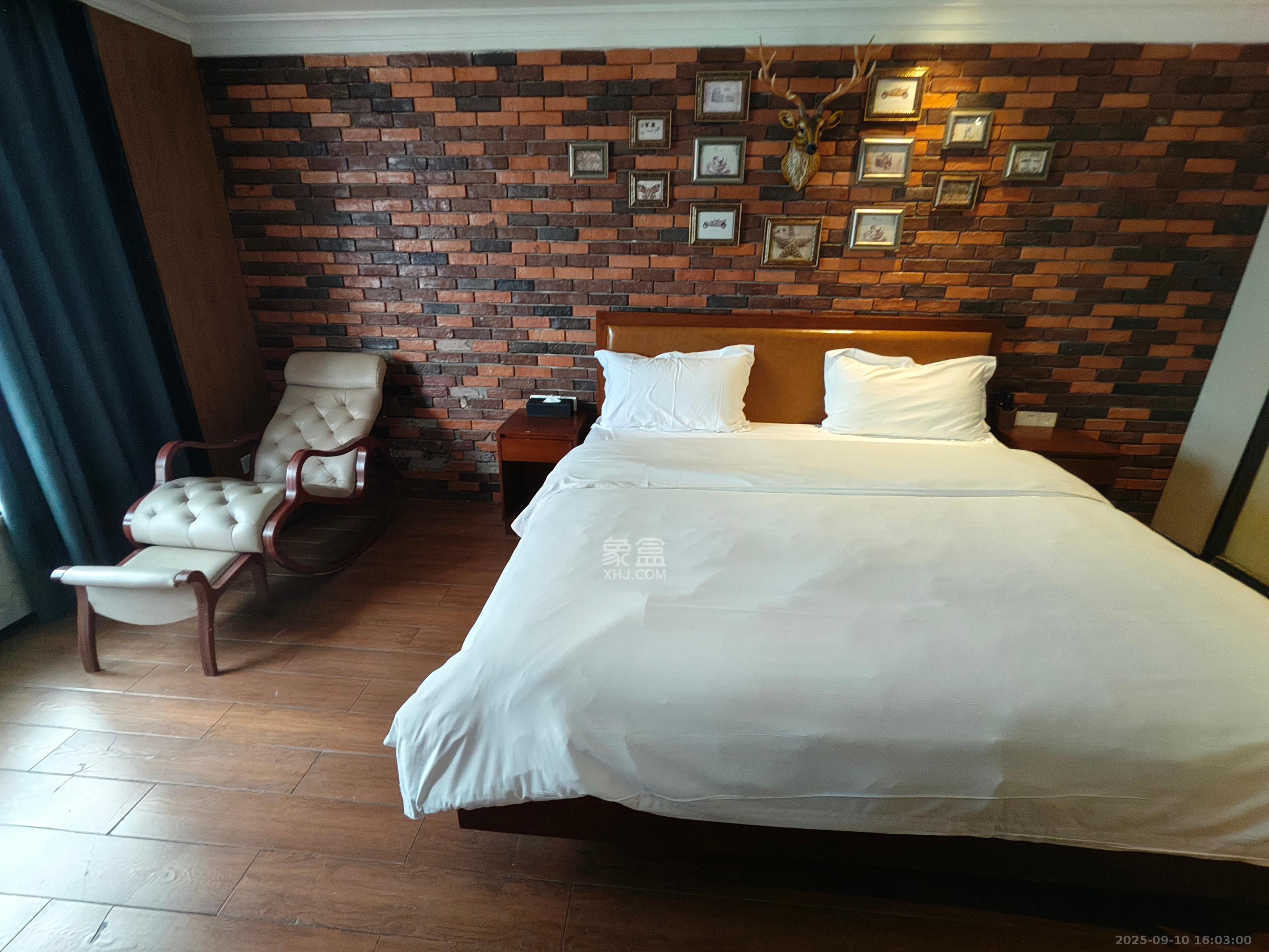 玛依拉山庄 1室1厅1卫 1700.0元/月 玛依拉山庄 1室1厅1卫 1700.0元/月室内图