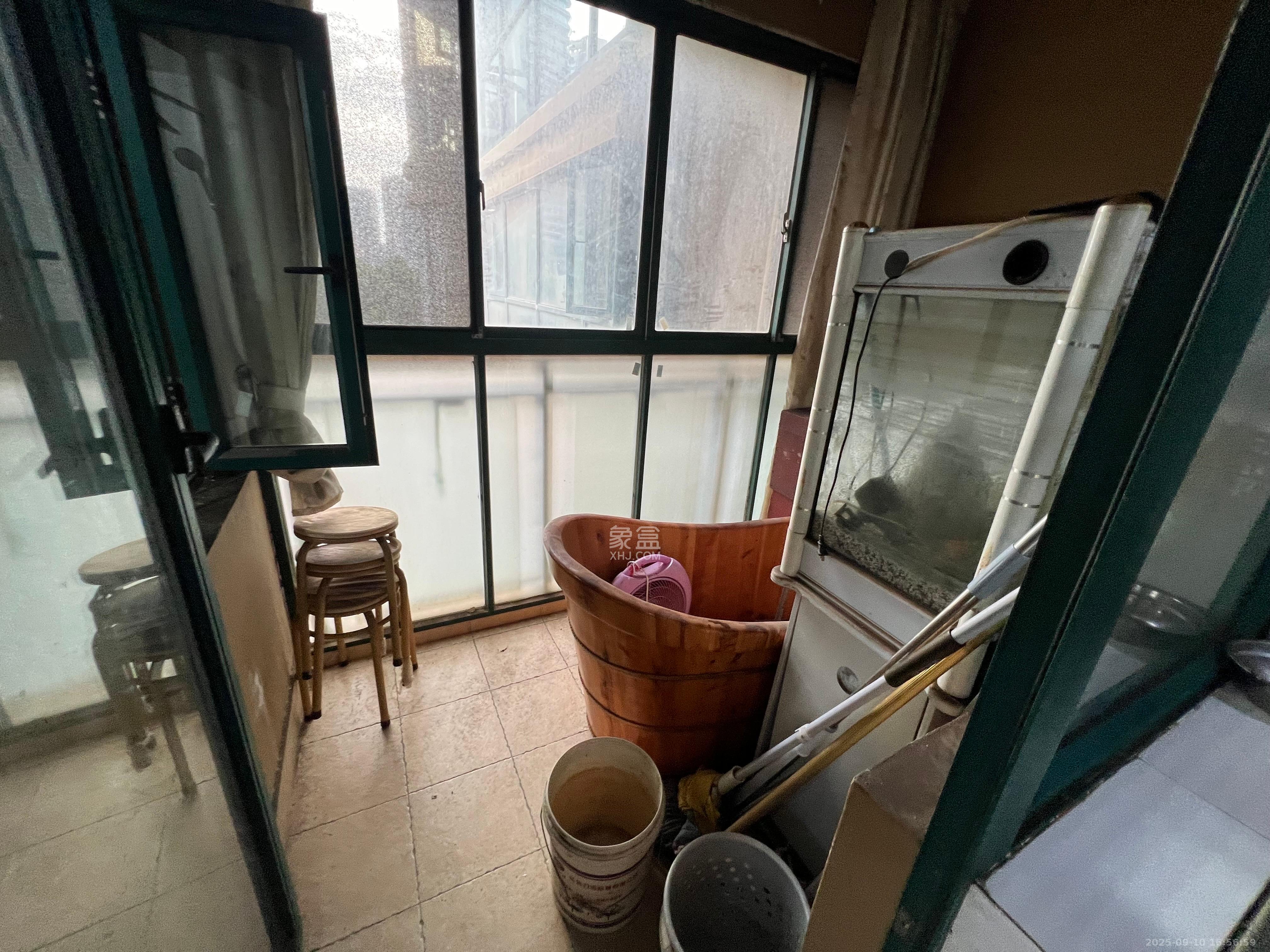 滨江金座 3室2厅2卫 3000.0元/月 滨江金座 3室2厅2卫 3000.0元/月室内图