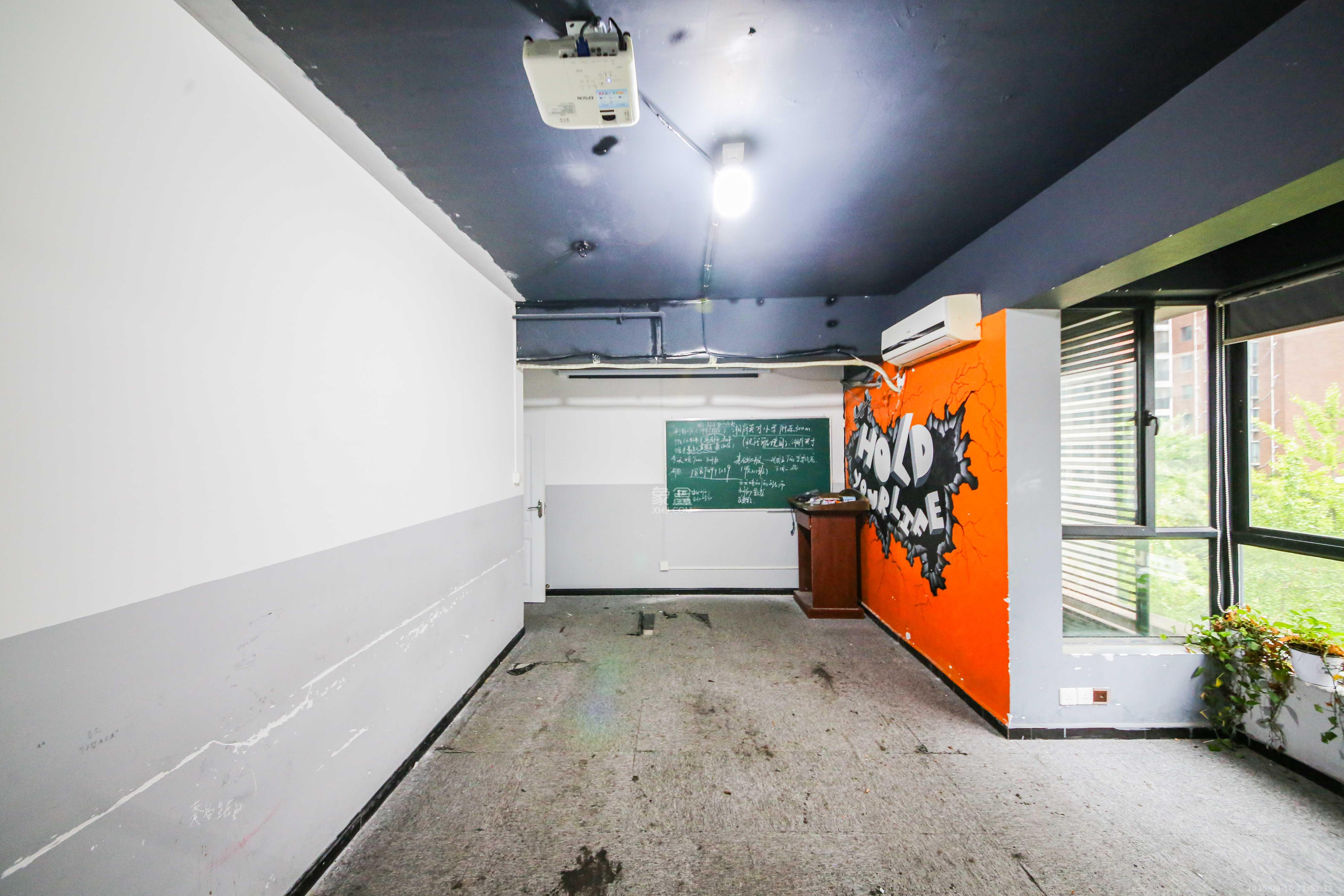 标志商务中心  1室1厅1卫    30.0万 标志商务中心  1室1厅1卫    30.0万