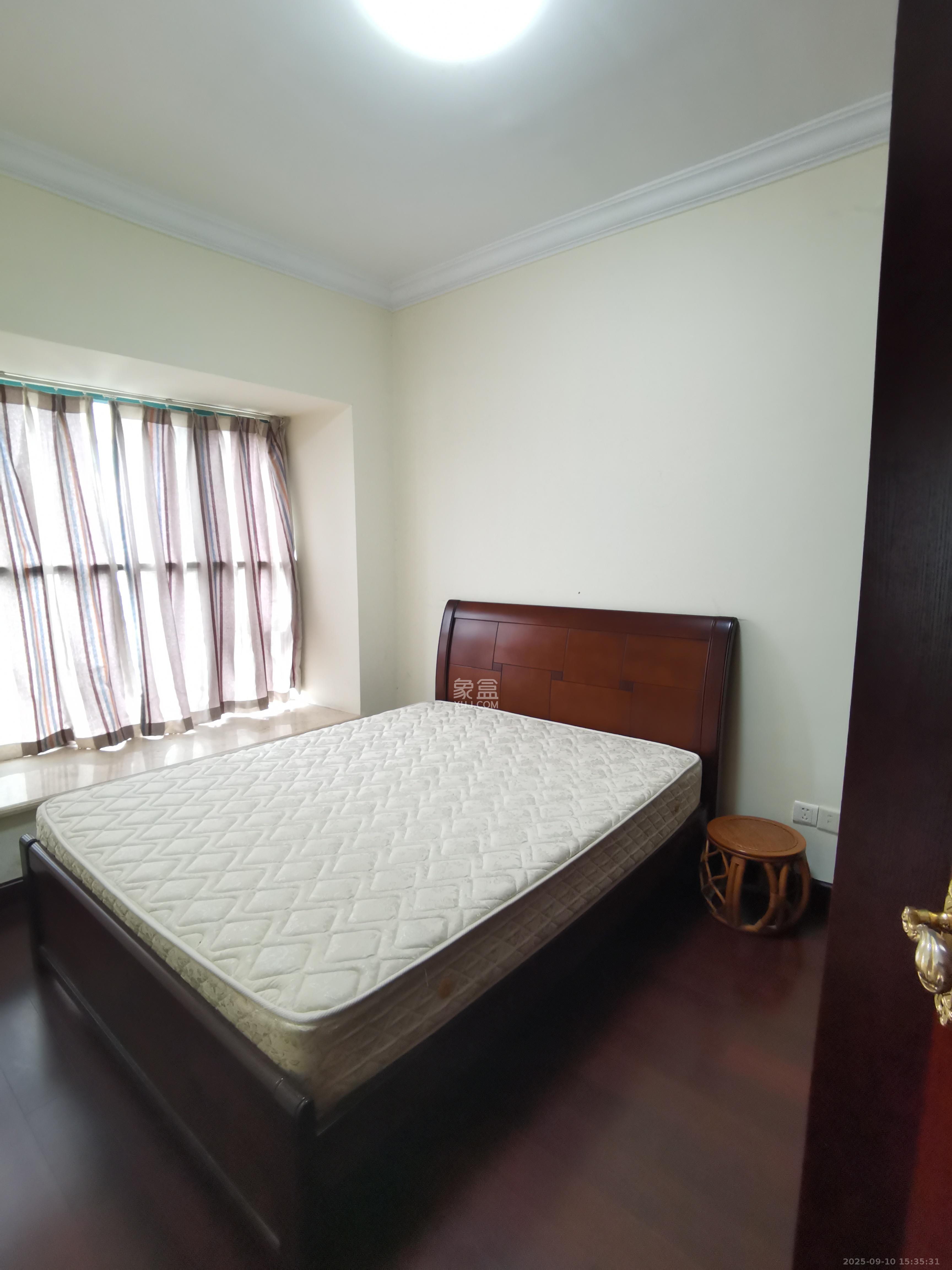 恒大华府  3室2厅1卫    2300.0元/月室内图